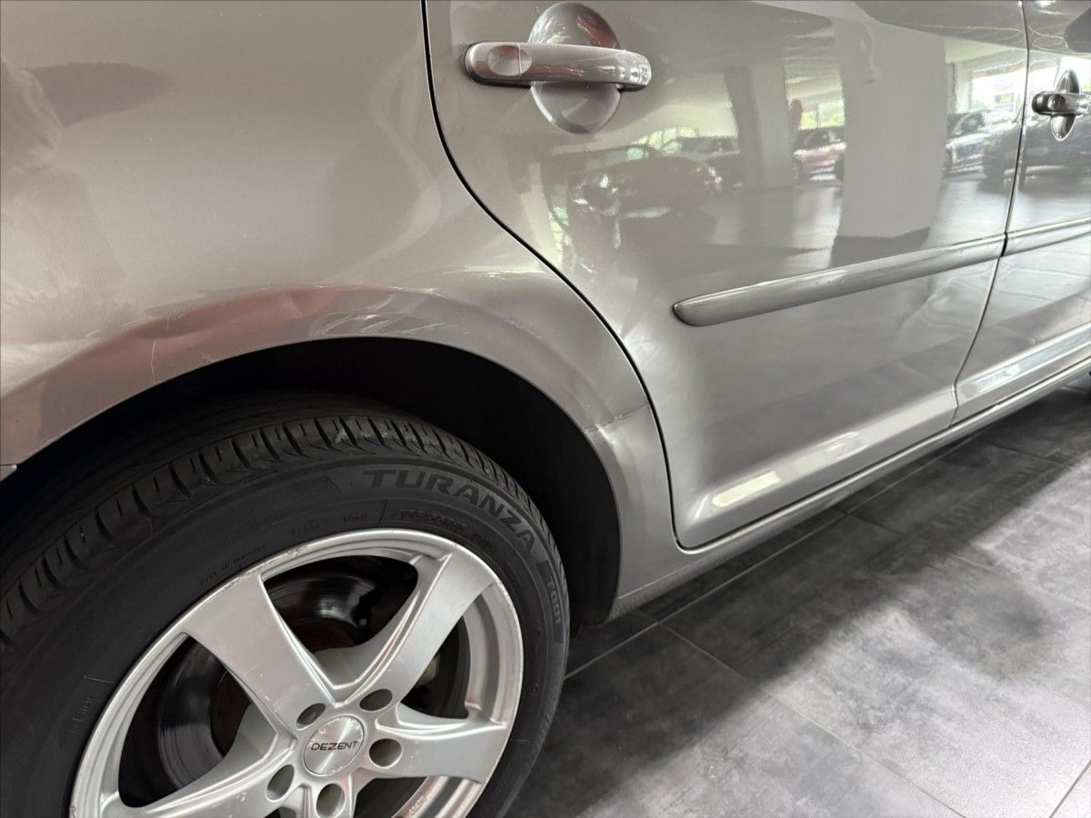Volkswagen Touran, 1,6   TDI 77KW VÝHŘEV TAŽNÉ - fotka 6