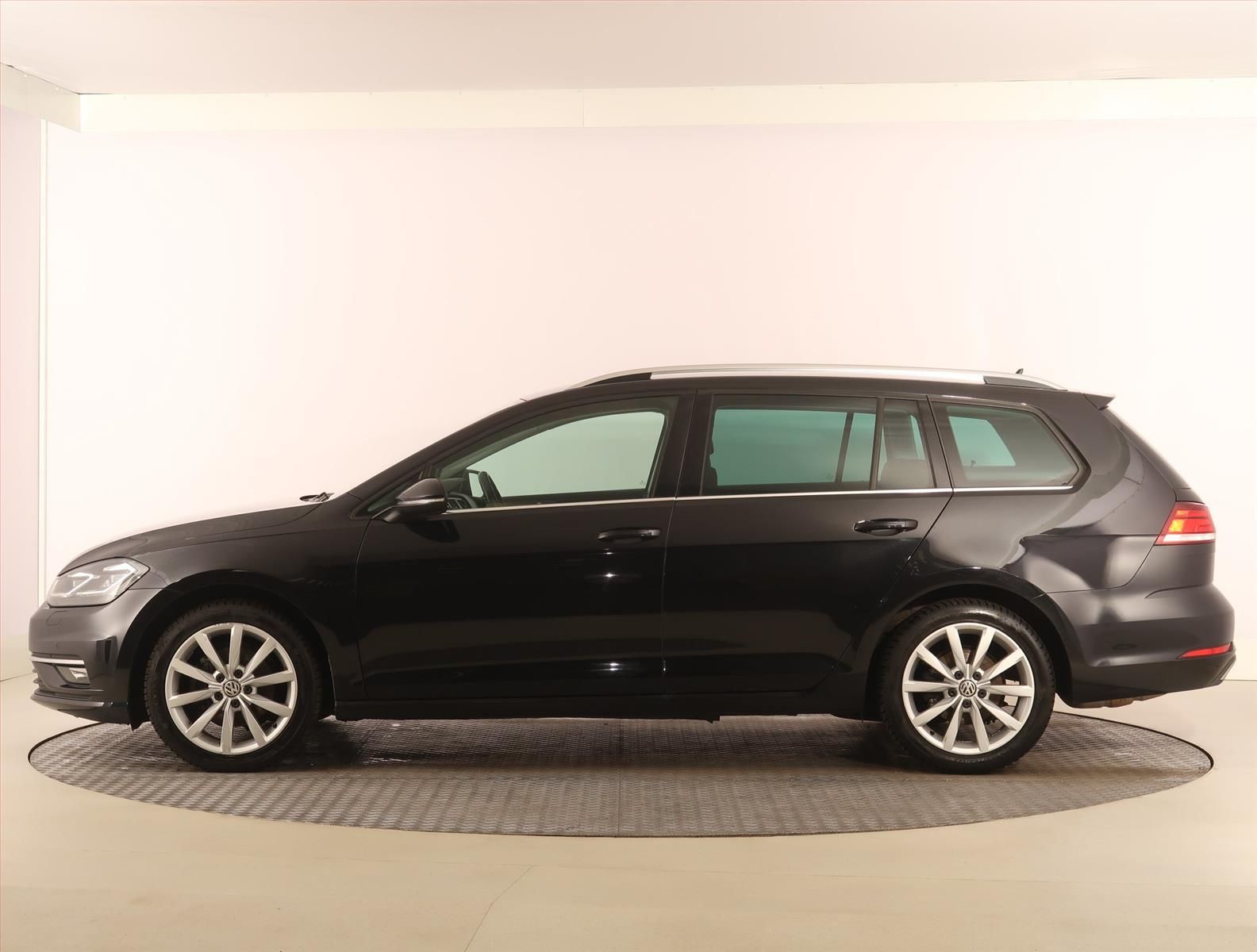 Volkswagen Golf, 1.5 TSI, Automat, Serv.kniha - fotka 3