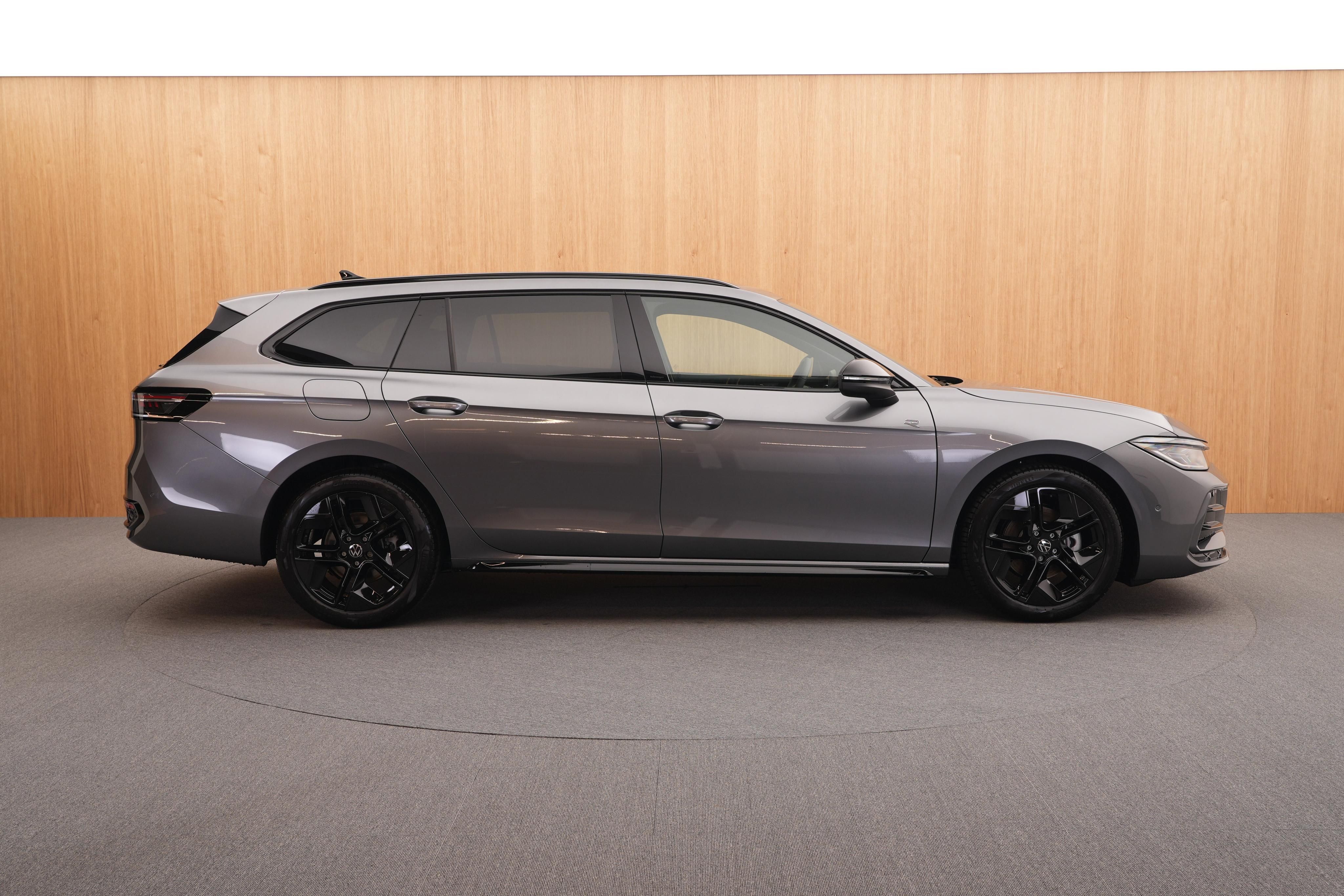 Volkswagen Passat, R-Line 2.0 TDI DSG - fotka 5