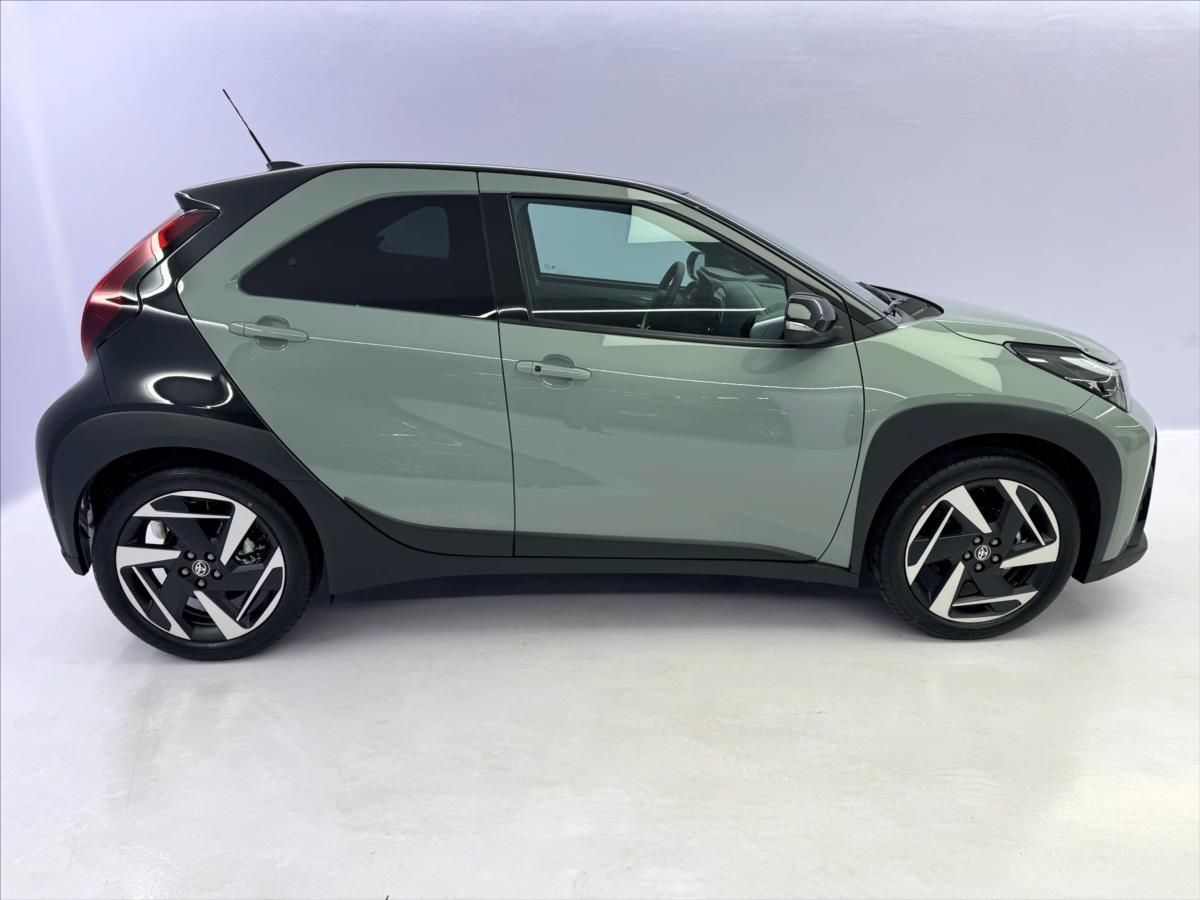 Toyota Aygo, 1,5   X Executive 2026 - fotka 3