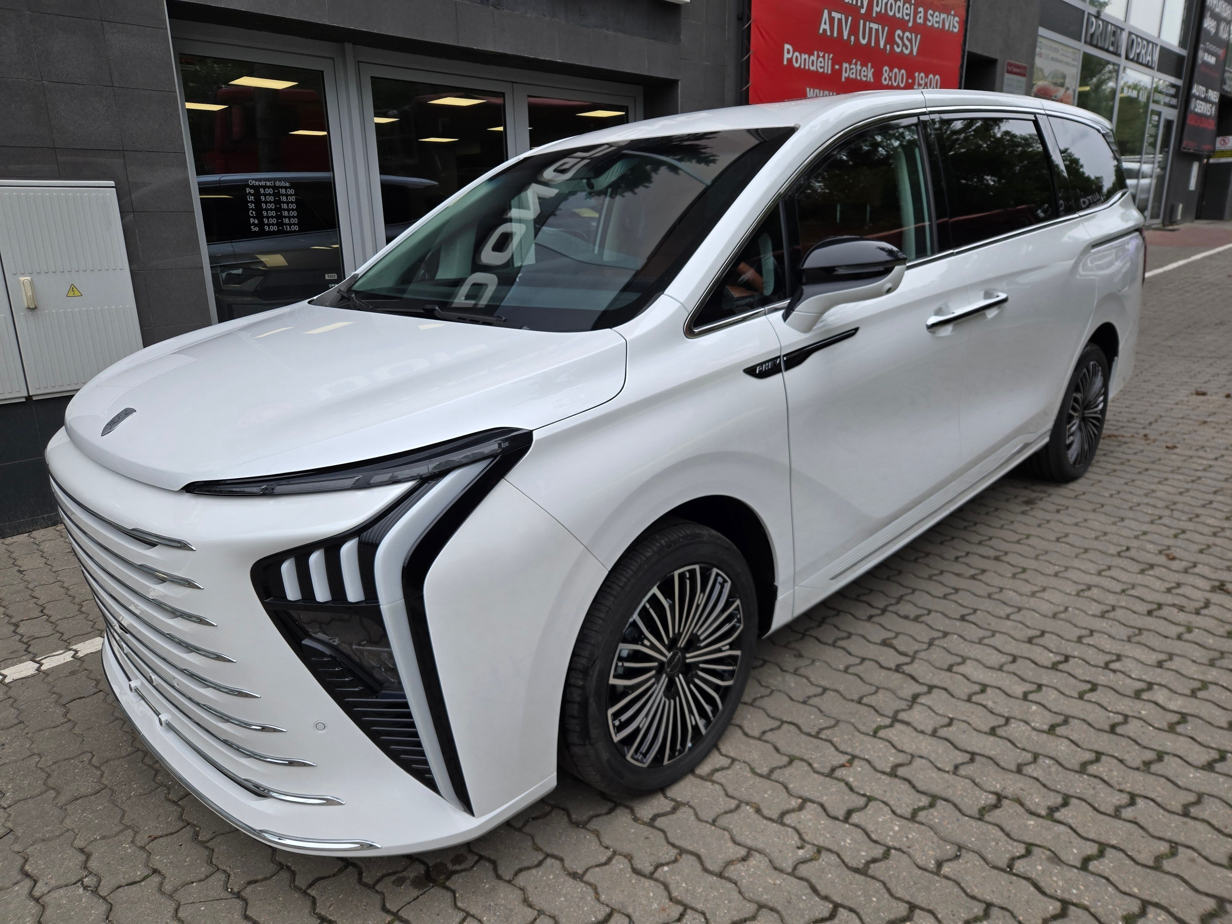 Dongfeng U-Tour, U-TOUR V9 PHEV - fotka 2
