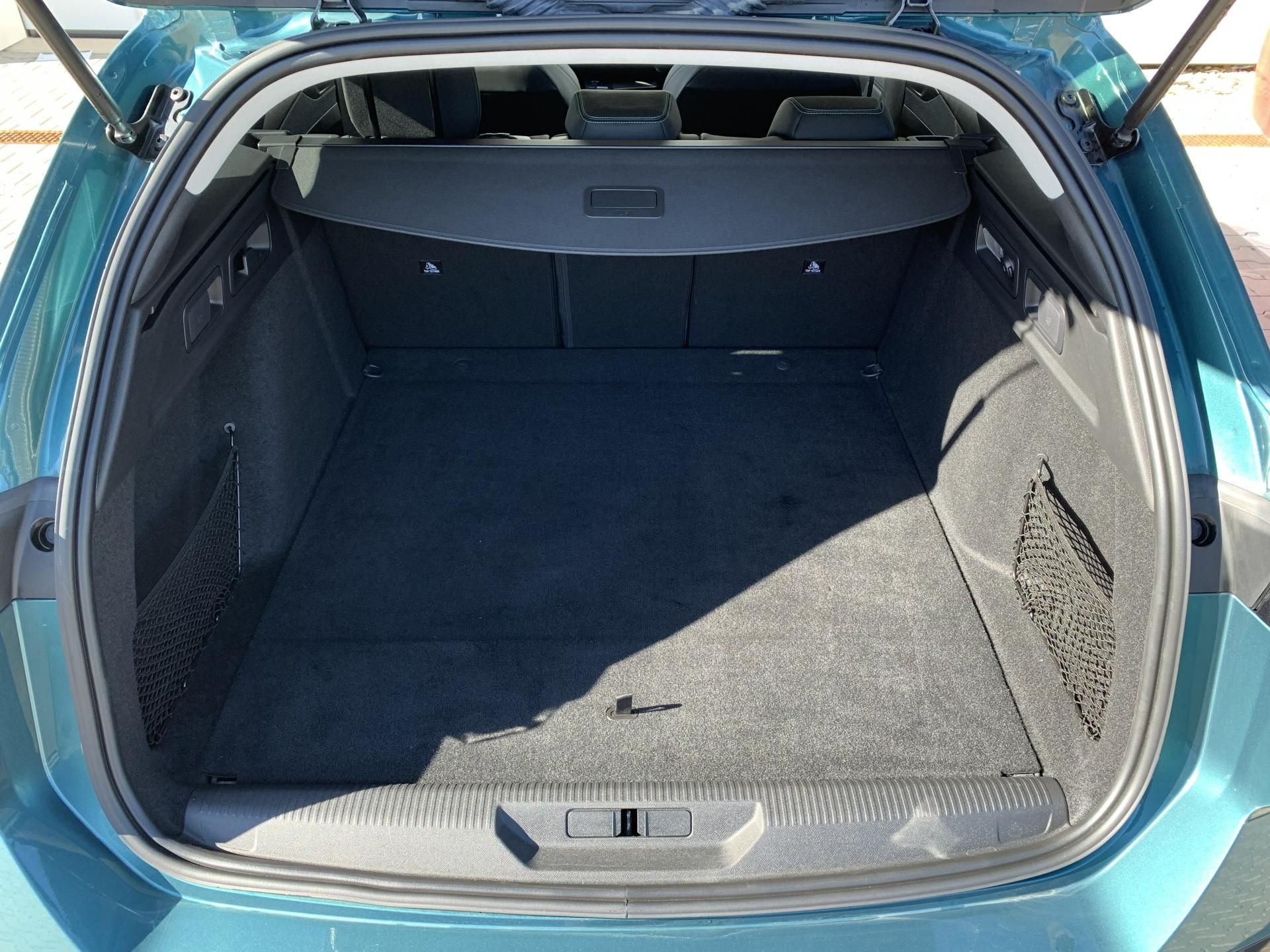 Peugeot 308, ALLURE PACK 1.6 PHEV 133kW AT8 - fotka 5
