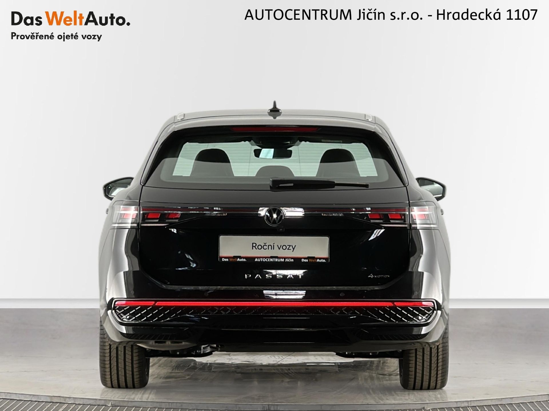 Volkswagen Passat, R-Line 2.0 TDI 142kW 4Motion D - fotka 6