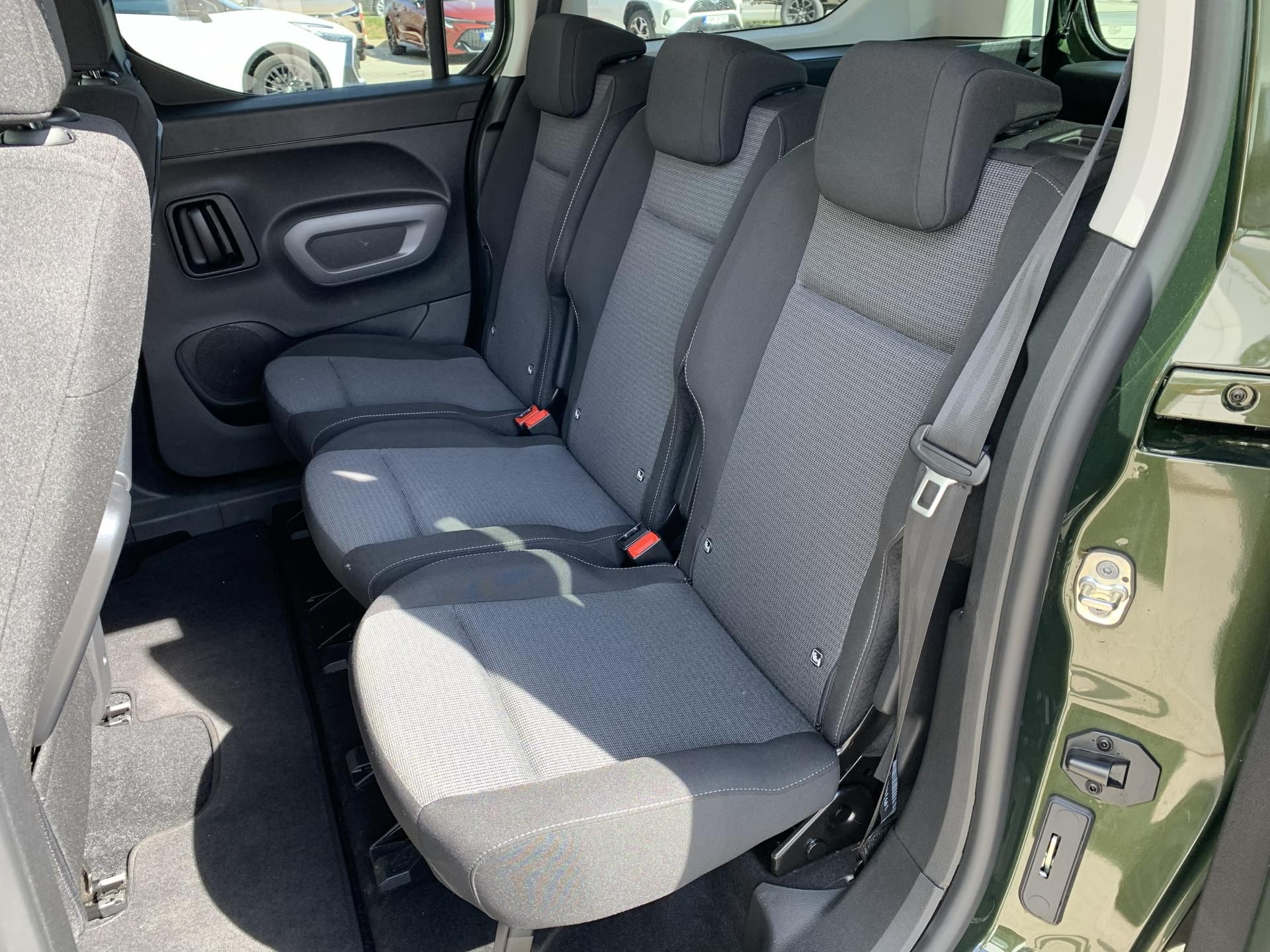Toyota Proace City Verso, LONG VIP 1.5 D-4D 96kW AT8 - fotka 6