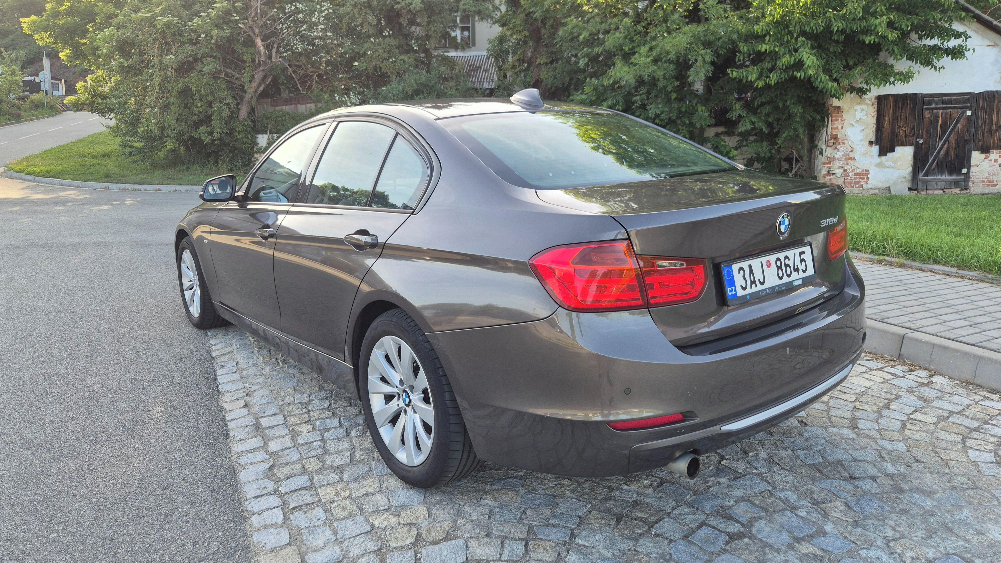 BMW Řada 3, 318d, 105 kW - fotka 4