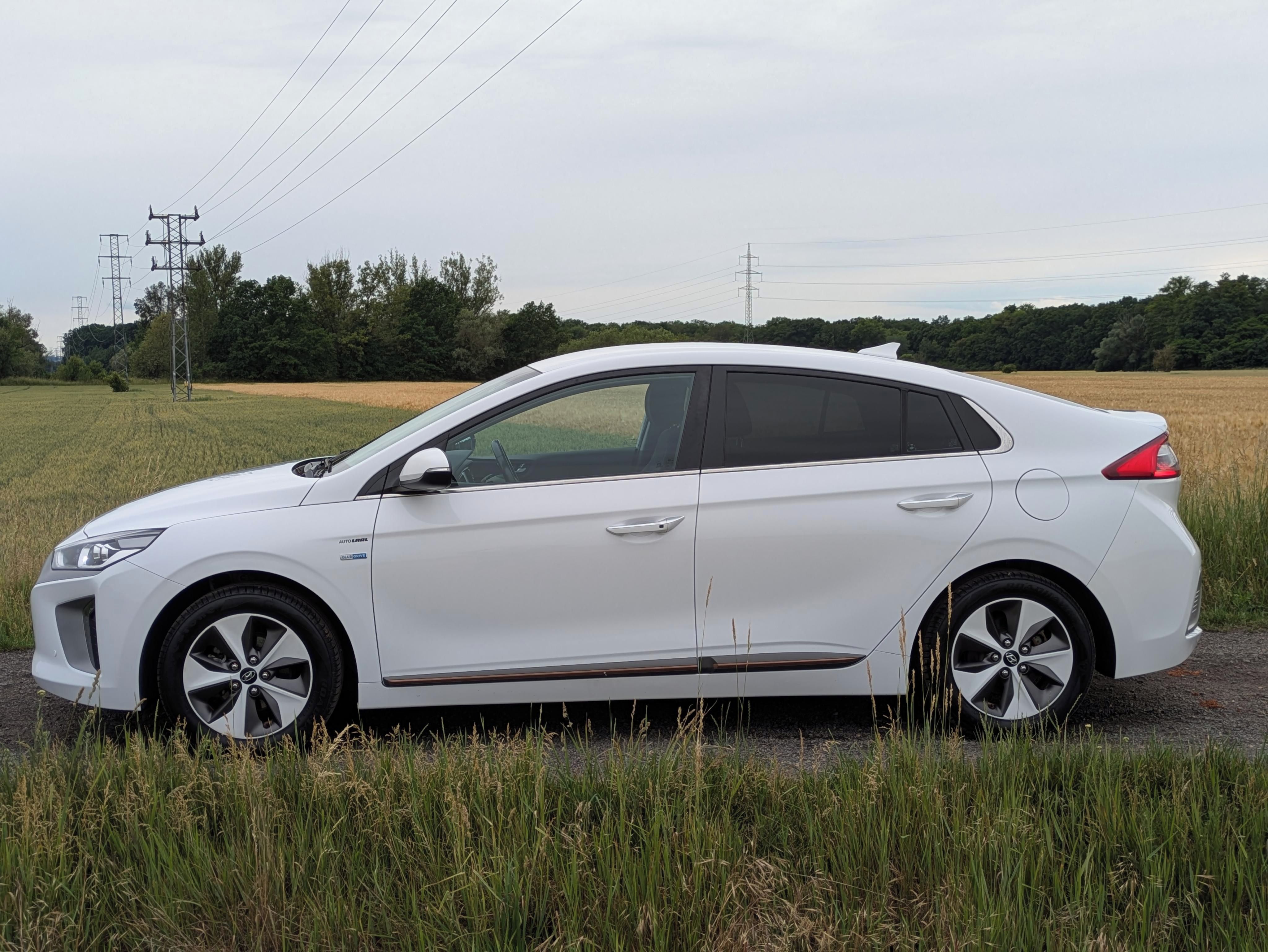 Hyundai Ioniq, 28kWh STYLE, PLNÝ SERVIS, 100% - fotka 4