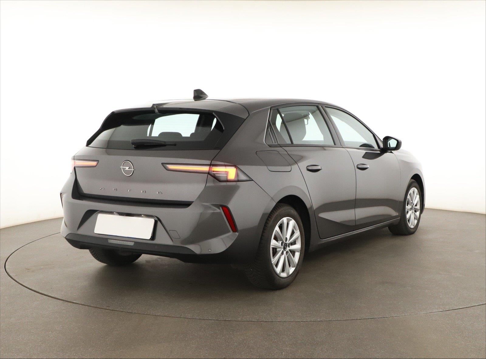 Opel Astra, 1.2 Turbo, Edition, Navi - fotka 5