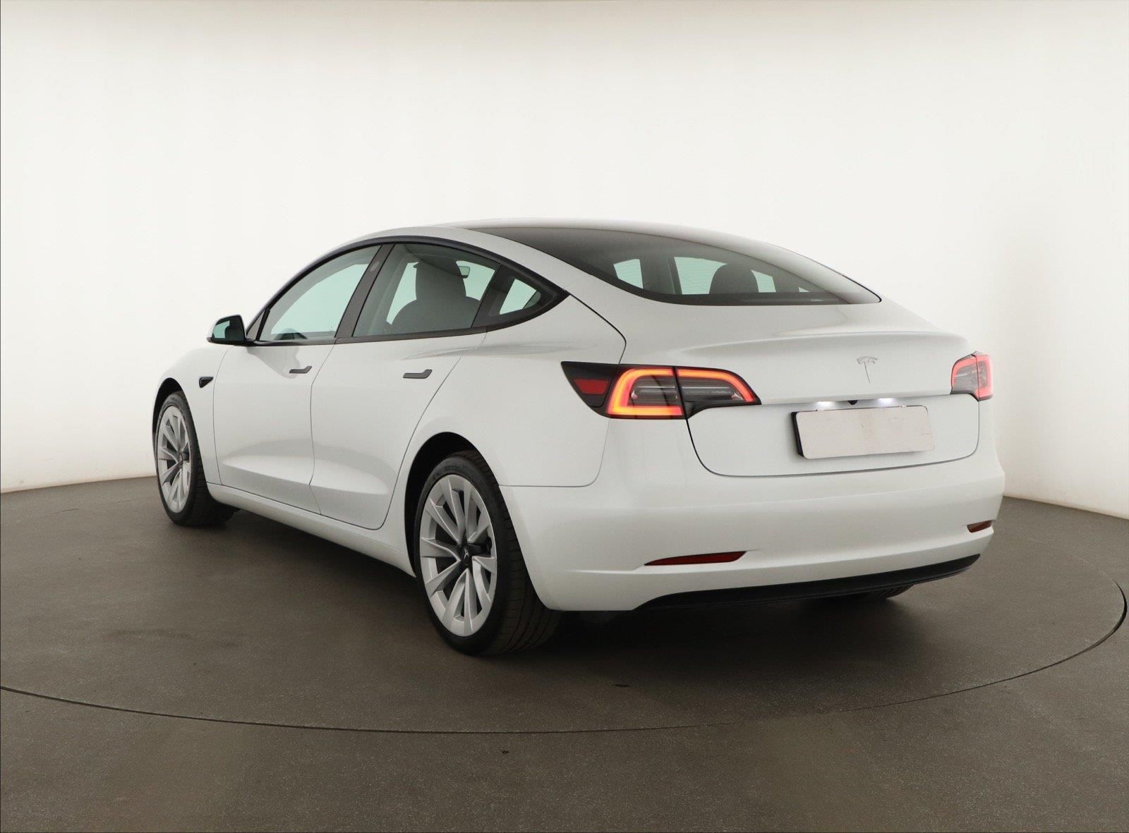 Tesla Model 3, Standard Range 60kWh, SoH 97% - fotka 4