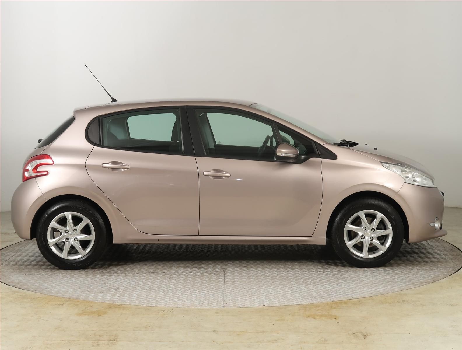 Peugeot 208, 1.2 PureTech, ČR,1.maj, Klima - fotka 6