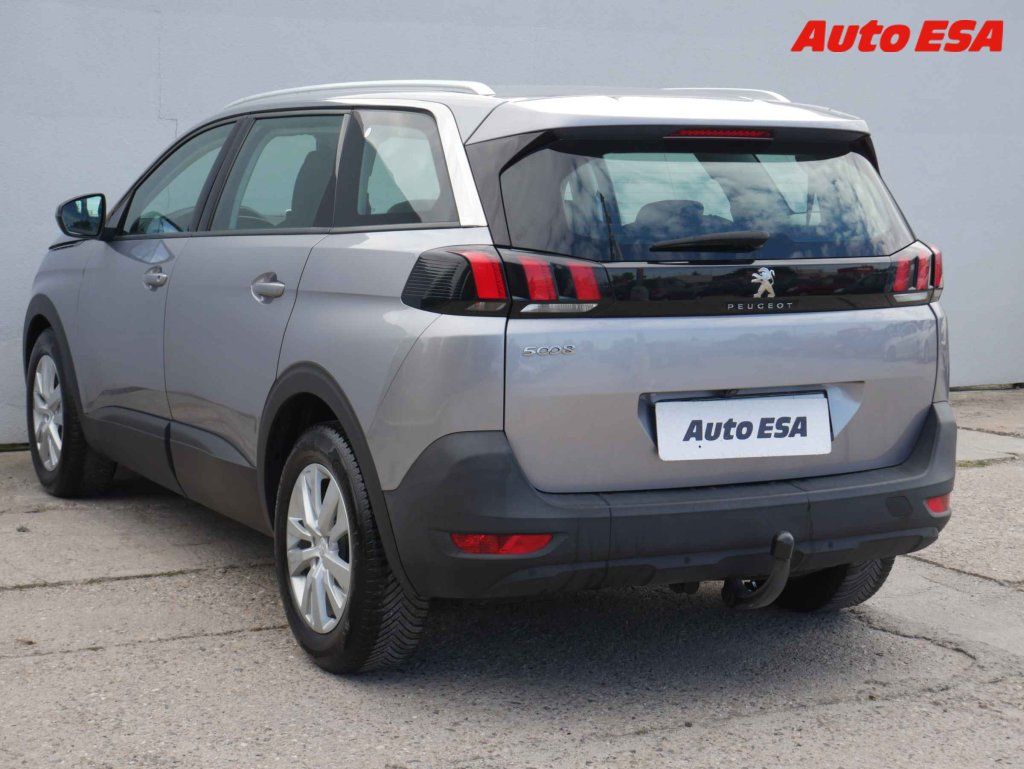 Peugeot 5008, 1.2PT,navi,autoAC - fotka 4