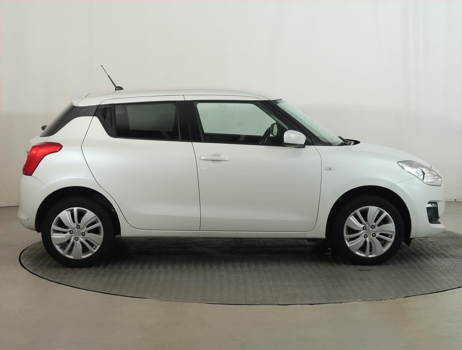 Suzuki Swift, 1.2 DualJet, 4X4, Serv.kniha - fotka 6