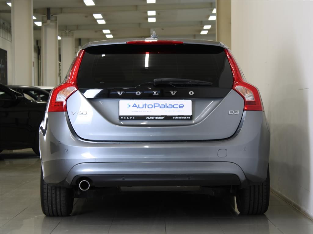Volvo V60, 2,0 D3 110kW AT Mom.NAVI Light - fotka 4