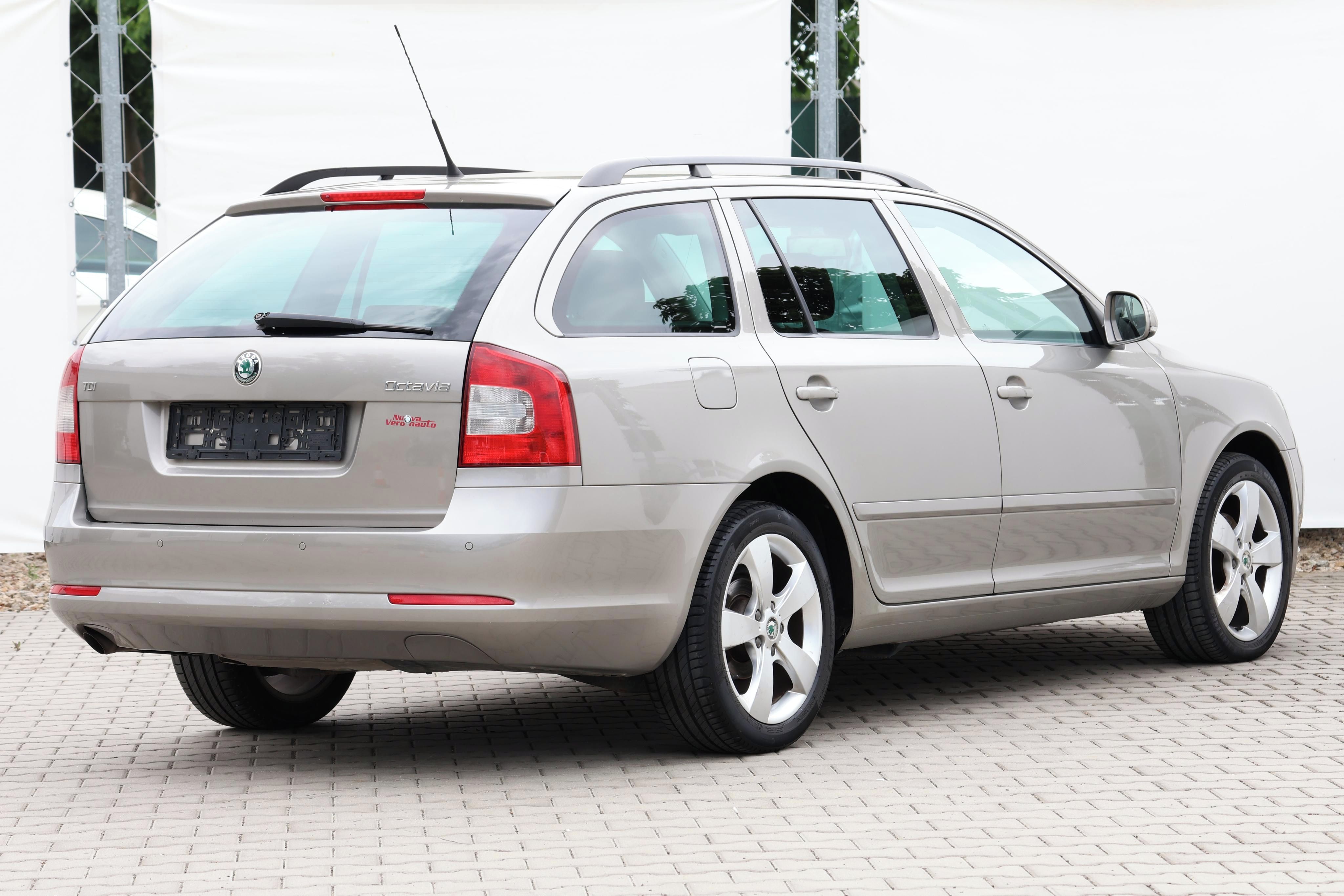 Škoda Octavia, 1.6TDI*77kW*1MAJ*SERVIS ŠKODA* - fotka 4
