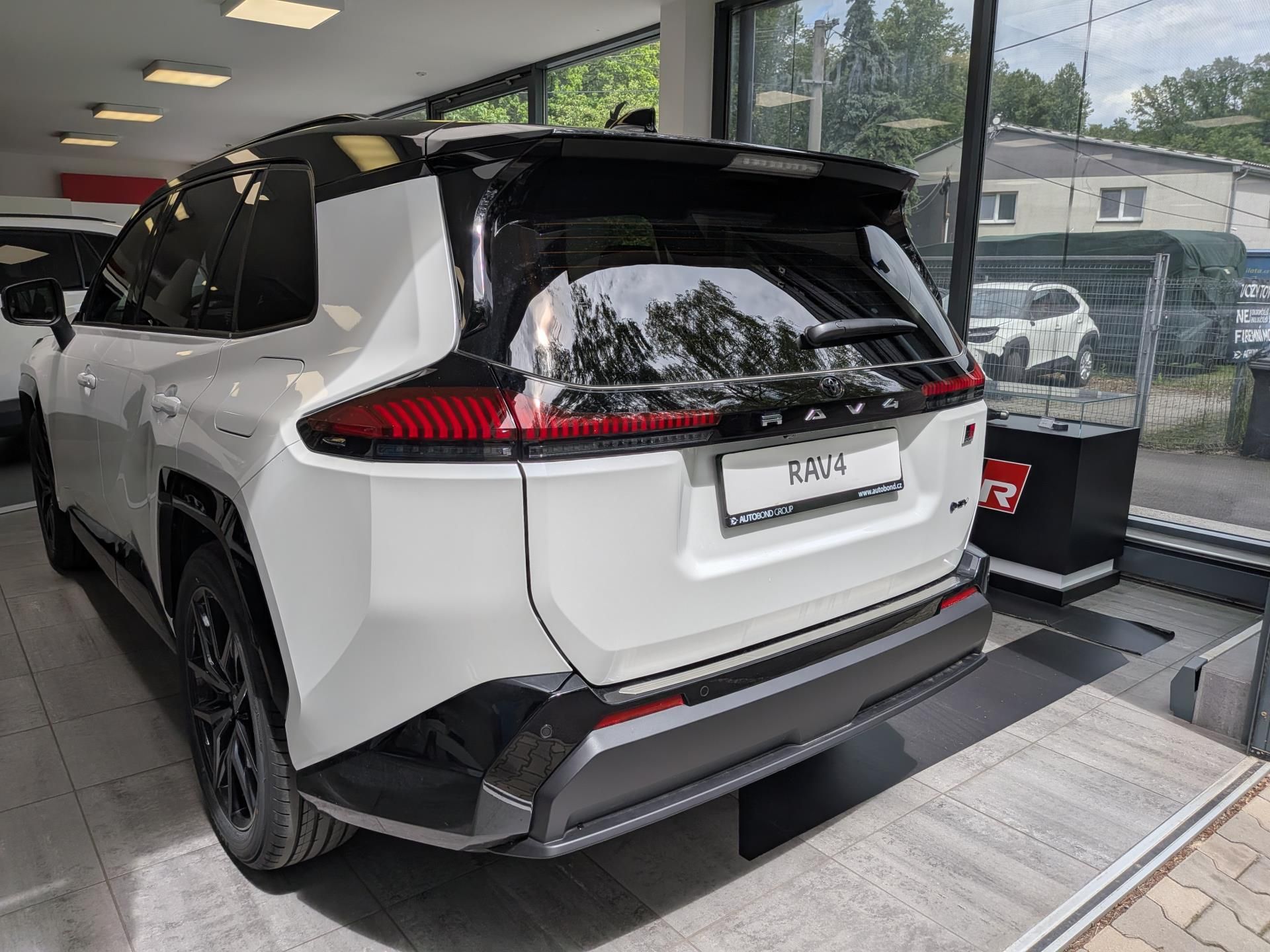 Toyota Rav4, GR Sport 2.5 Hybrid - fotka 6