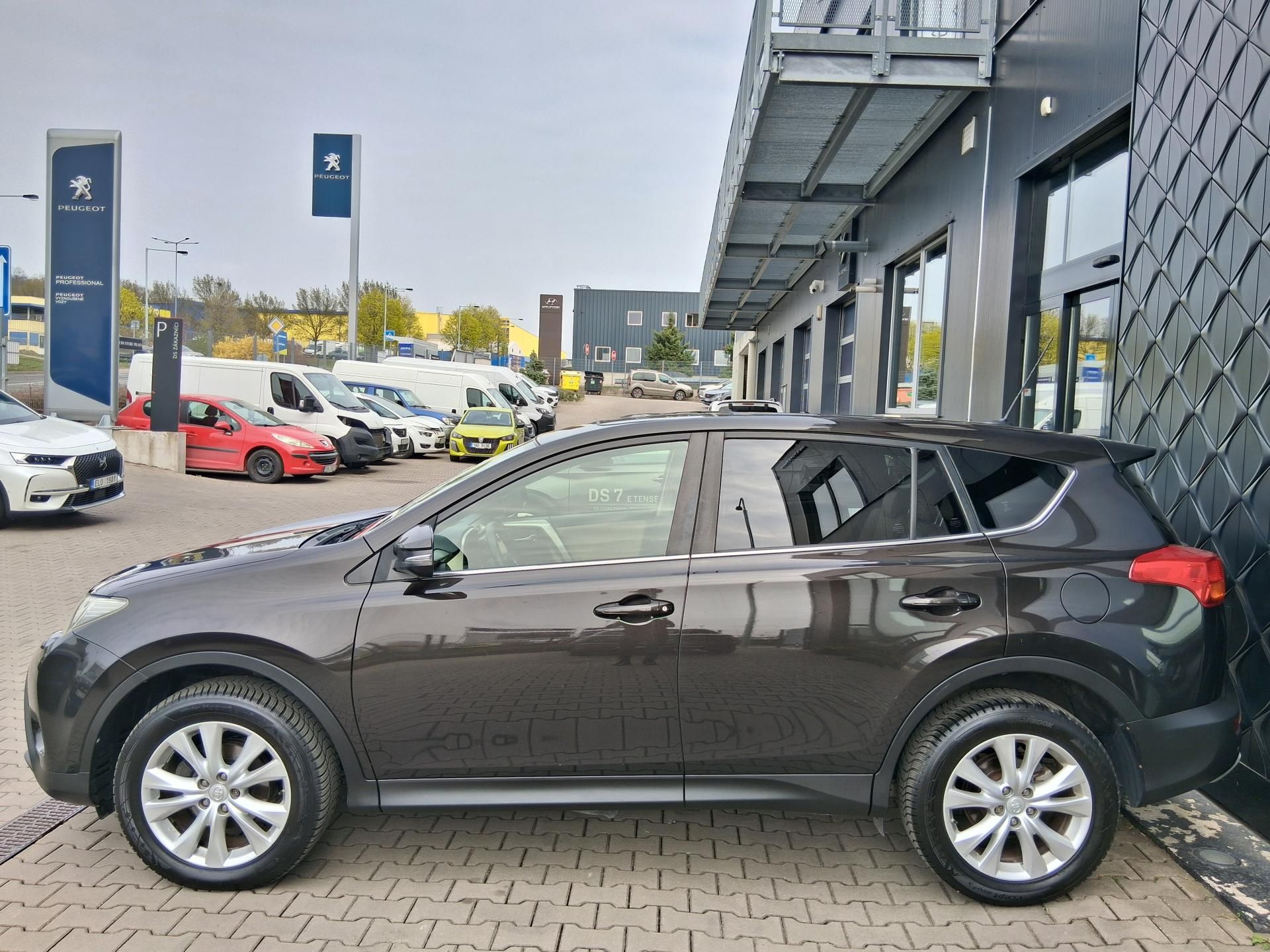 Toyota Rav4, PREMIUM 2.2 D-CAT 4x4 110 kW - fotka 4