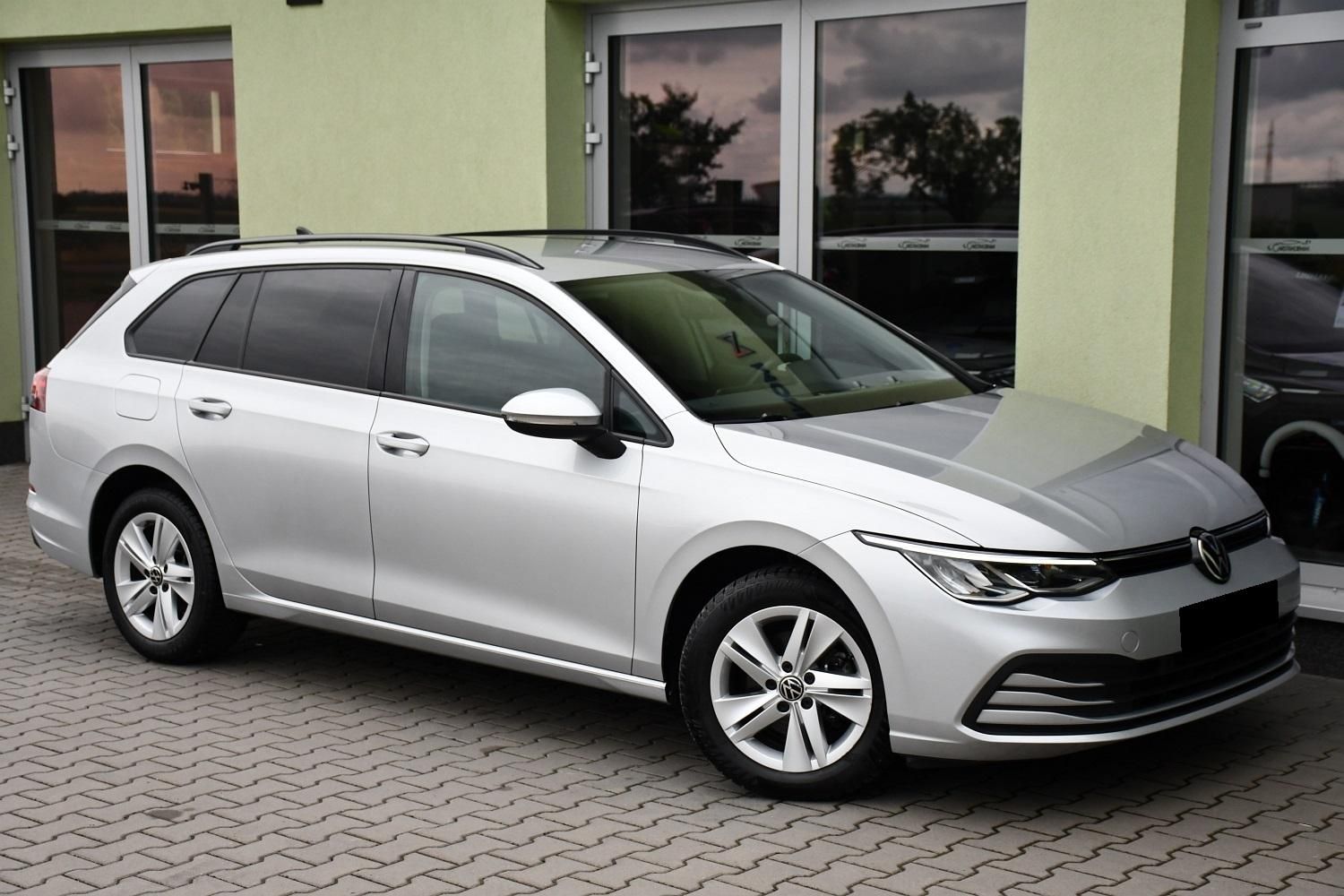 Volkswagen Golf, 1.5eTSi DSG LIFE ČR 1.MAJ - fotka 2