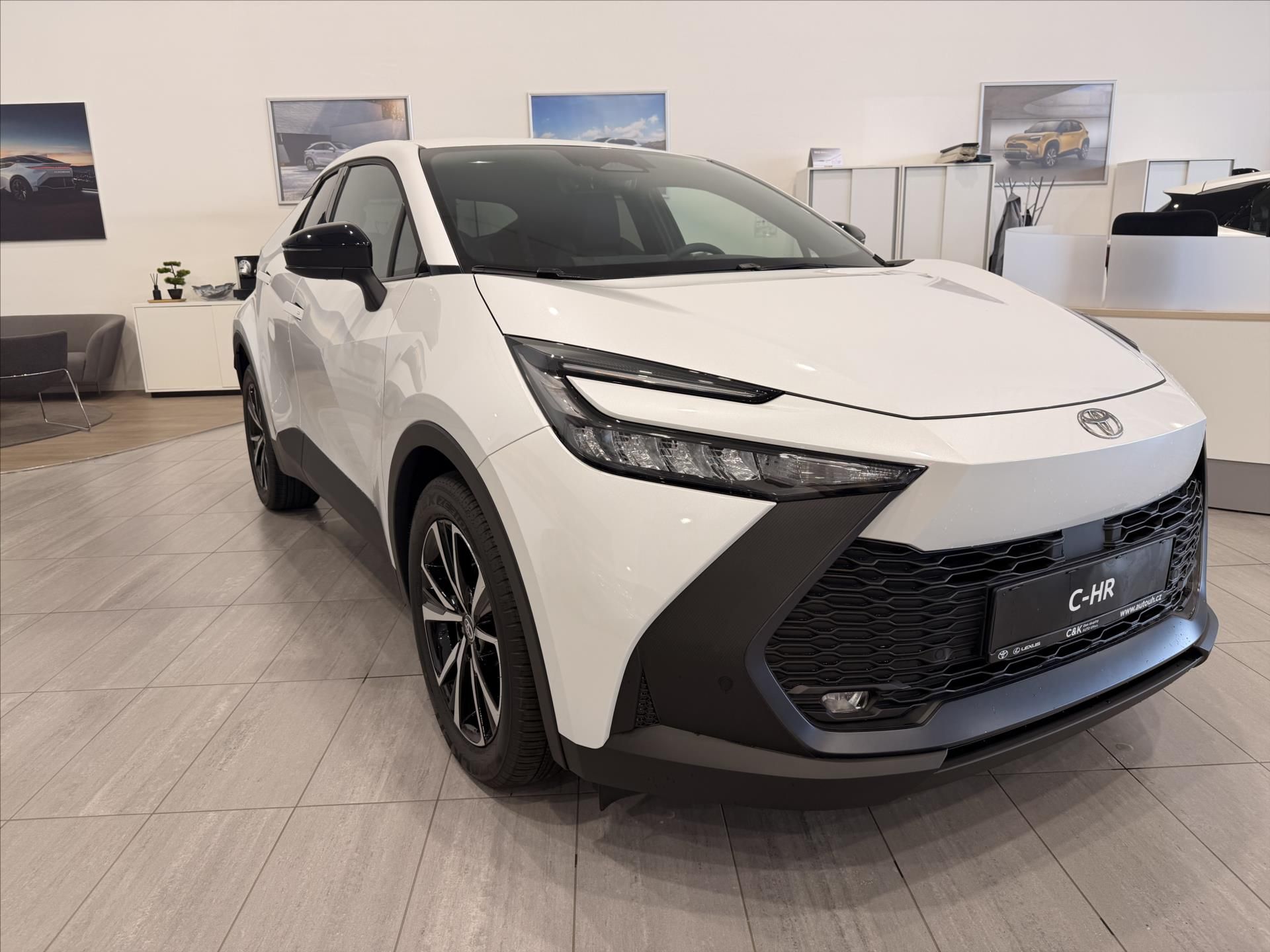 Toyota C-HR, 1,8 Style  Hybrid (140k) - fotka 6