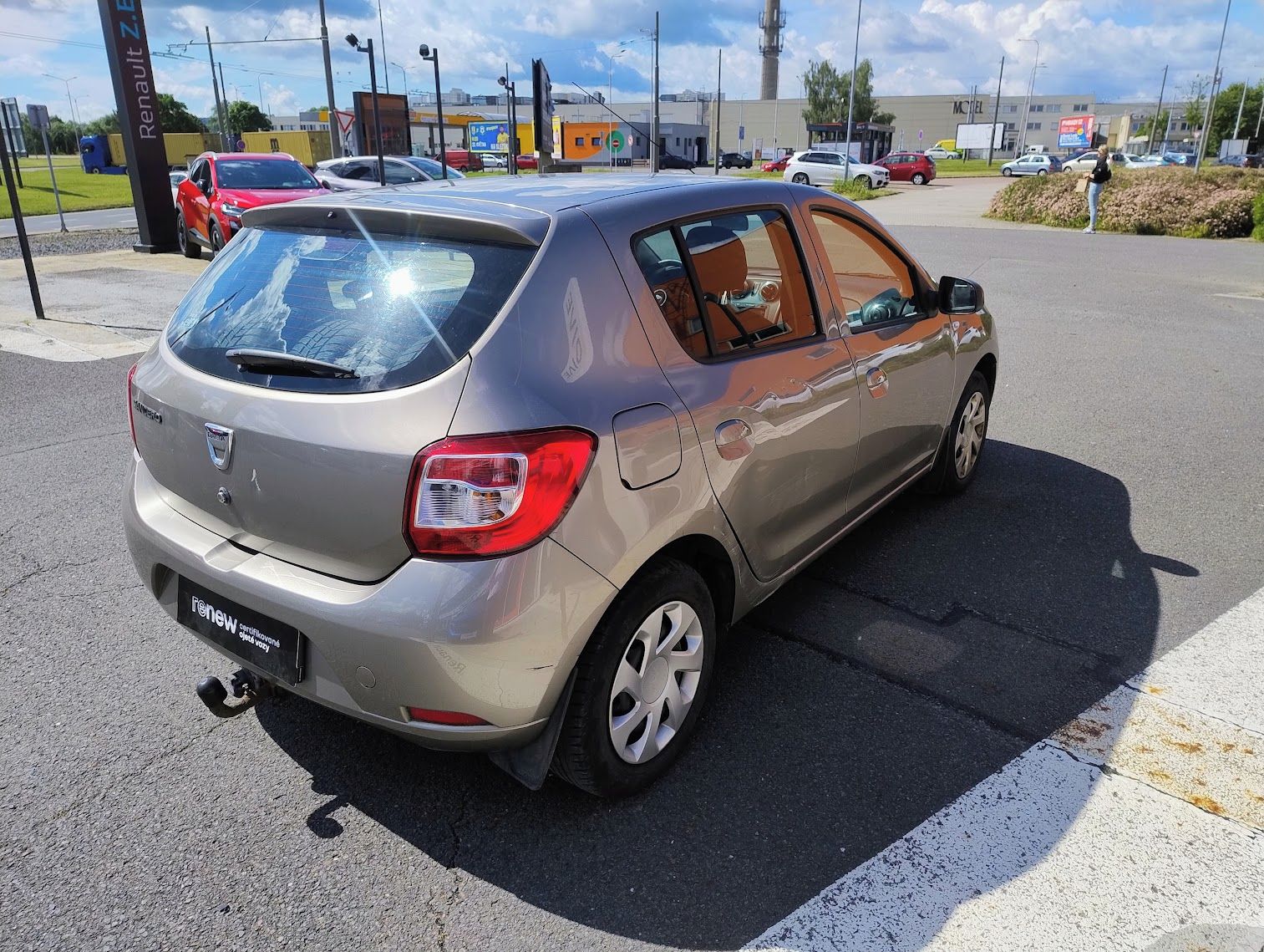 Dacia Sandero, 1,2 16V 75k Arctica, ČR, 1.maj - fotka 4