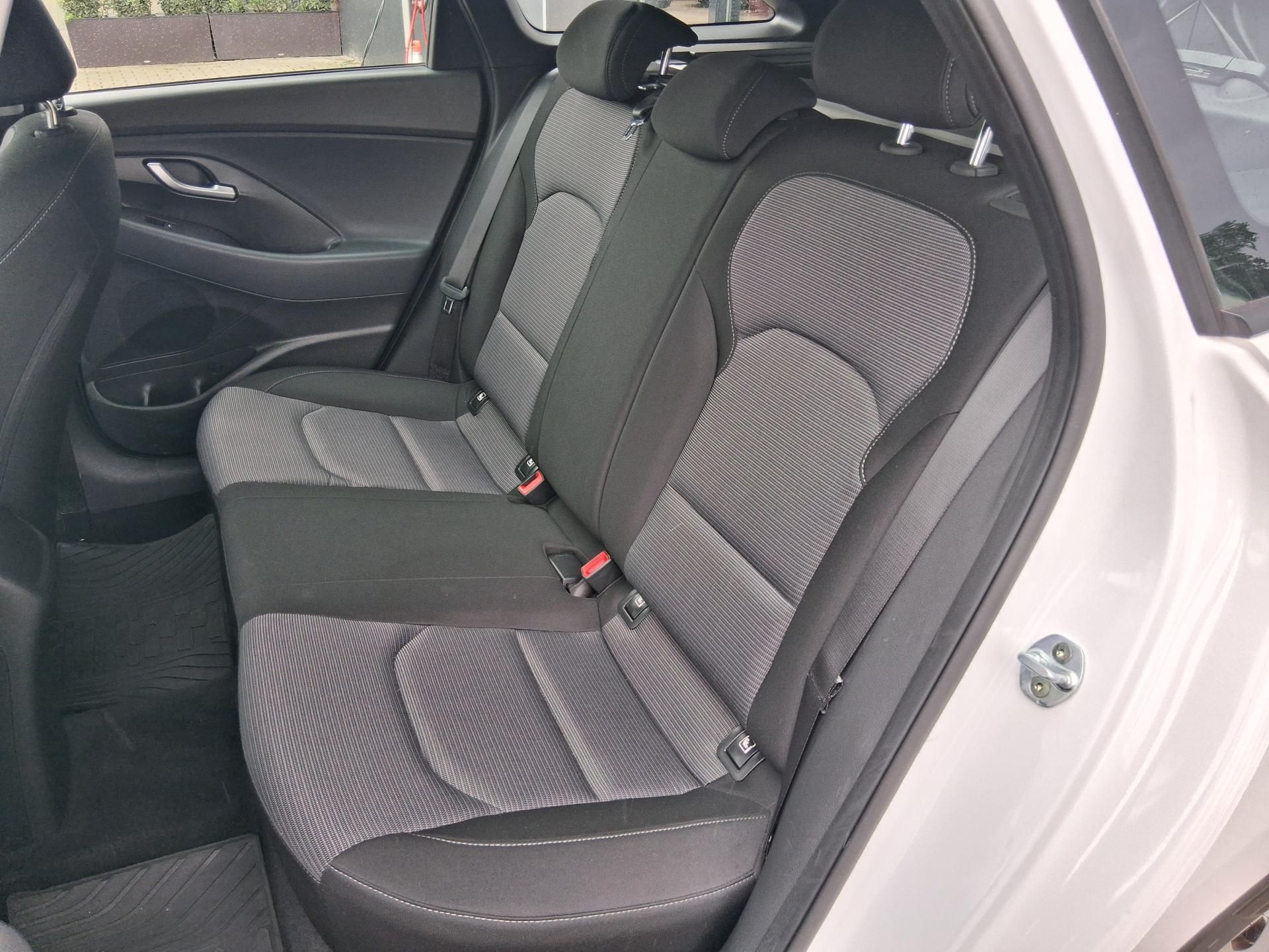 Hyundai i30, TRIKOLOR COMFORT 1.0T-GDi 88kW - fotka 4