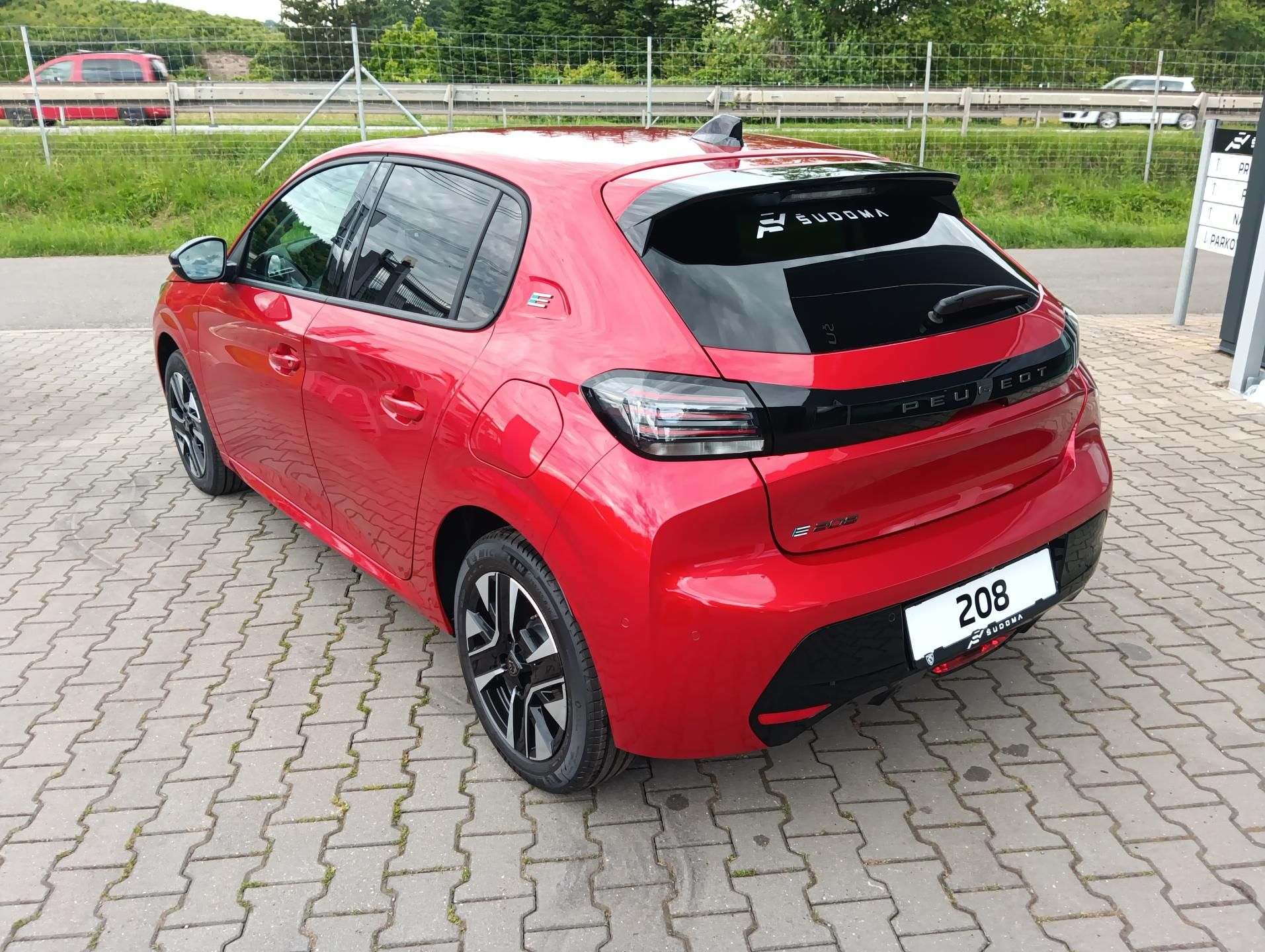 Peugeot 208, ALLURE Elektro 115 kW / 156 k - fotka 5