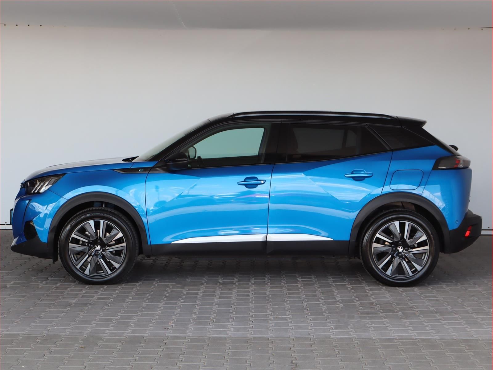Peugeot 2008, 50 kWh, SoH 100%, GT Pack - fotka 3