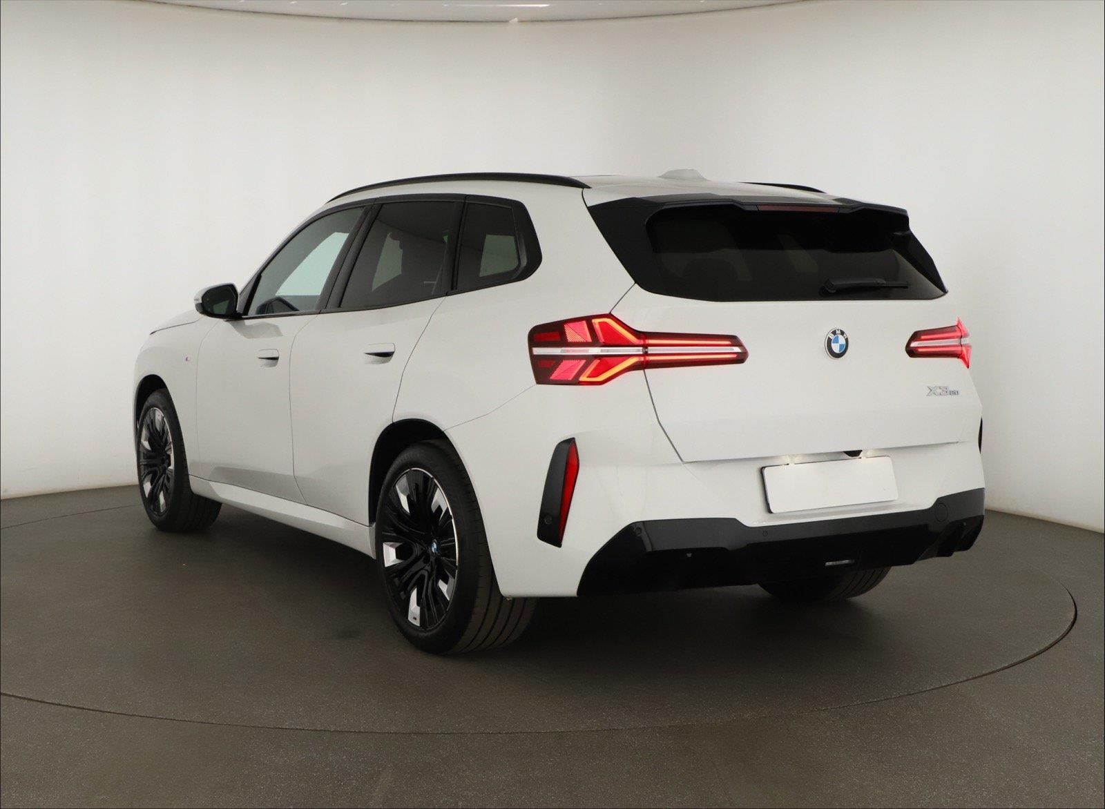 BMW X3, 20 xDrive, 360°, HUD, Tažné - fotka 4