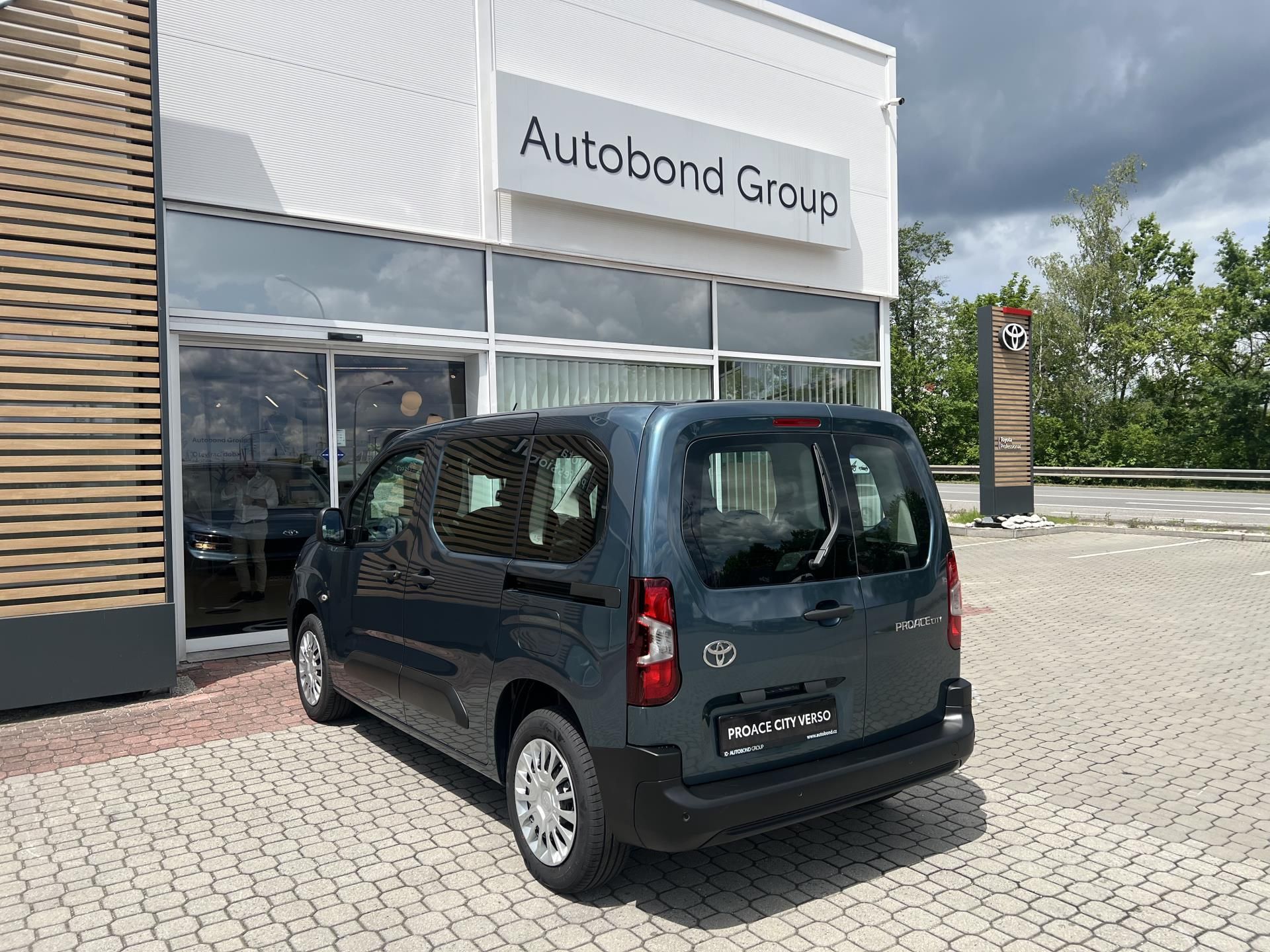 Toyota Proace City Verso, 1.2T 6MT Combi Short - fotka 4