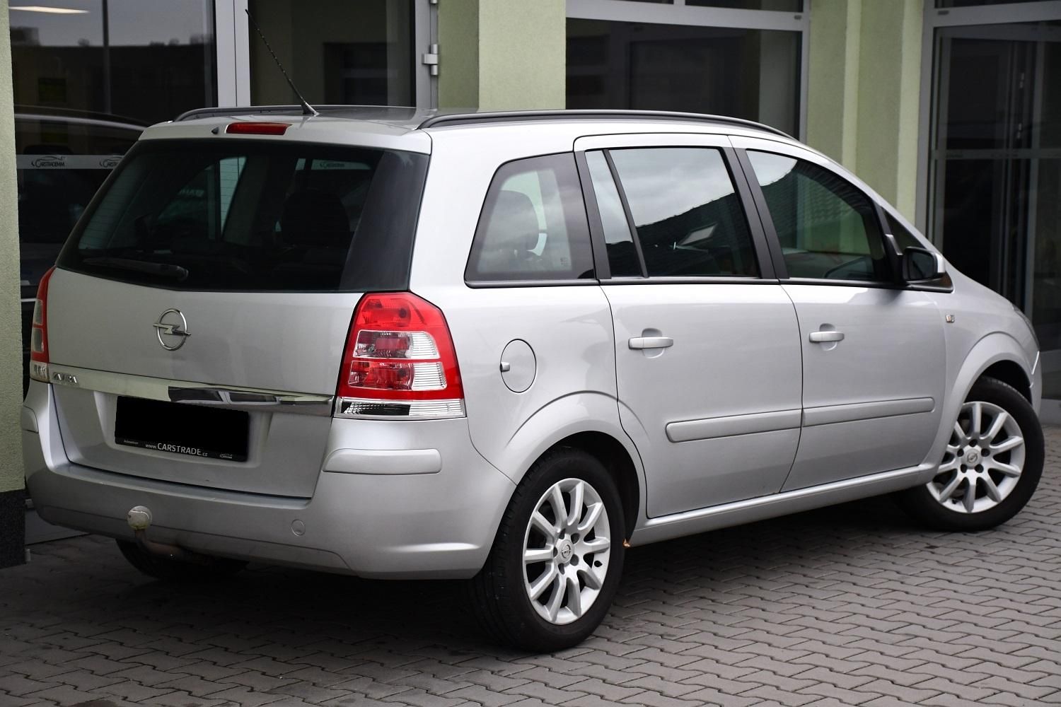 Opel Zafira, 1.8i VYHŘ. SEDAČKY TAŽNÉ 7MÍST - fotka 4
