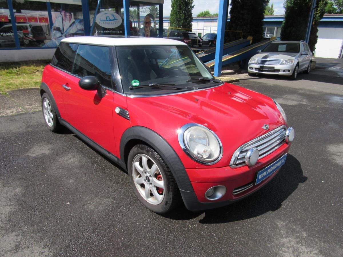 Mini Cooper, 1,6 i Chilli Red 88KW - fotka 3