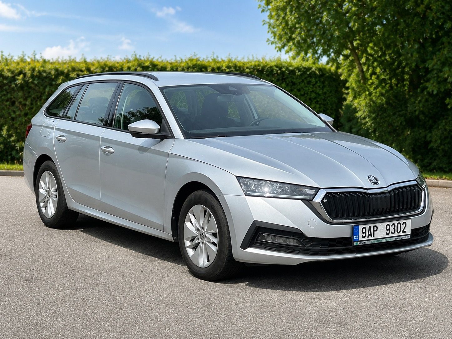 Škoda Octavia, 2.0TDi DSG 4x4 ČR 1.maj tažné - fotka 2