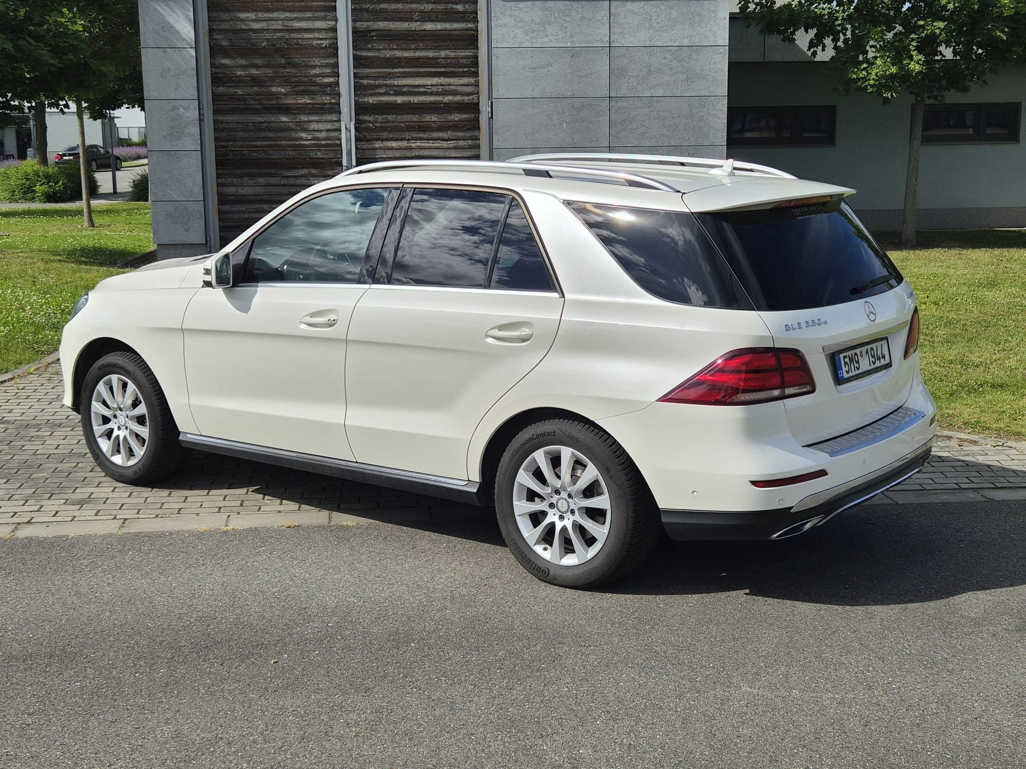 Mercedes-Benz GLE, 1. majitel, ČR, 85tis, servis - fotka 4