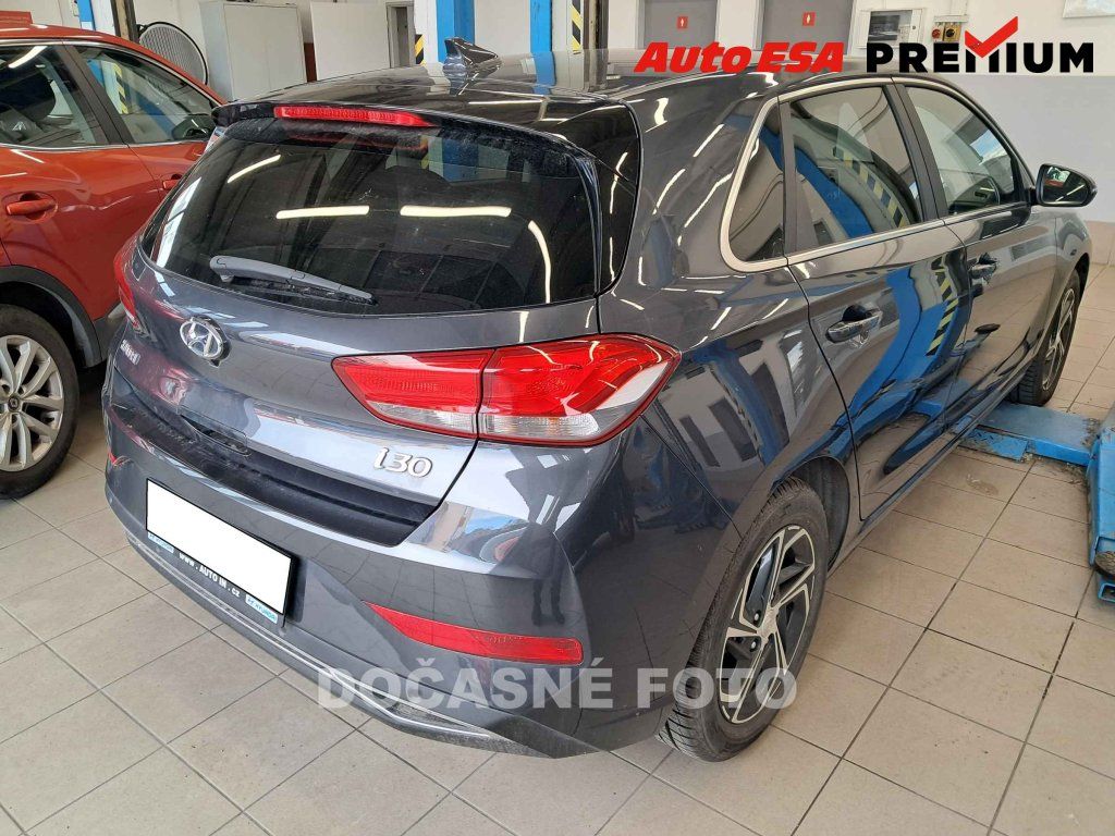Hyundai i30, 1.0 T-GDi - fotka 2