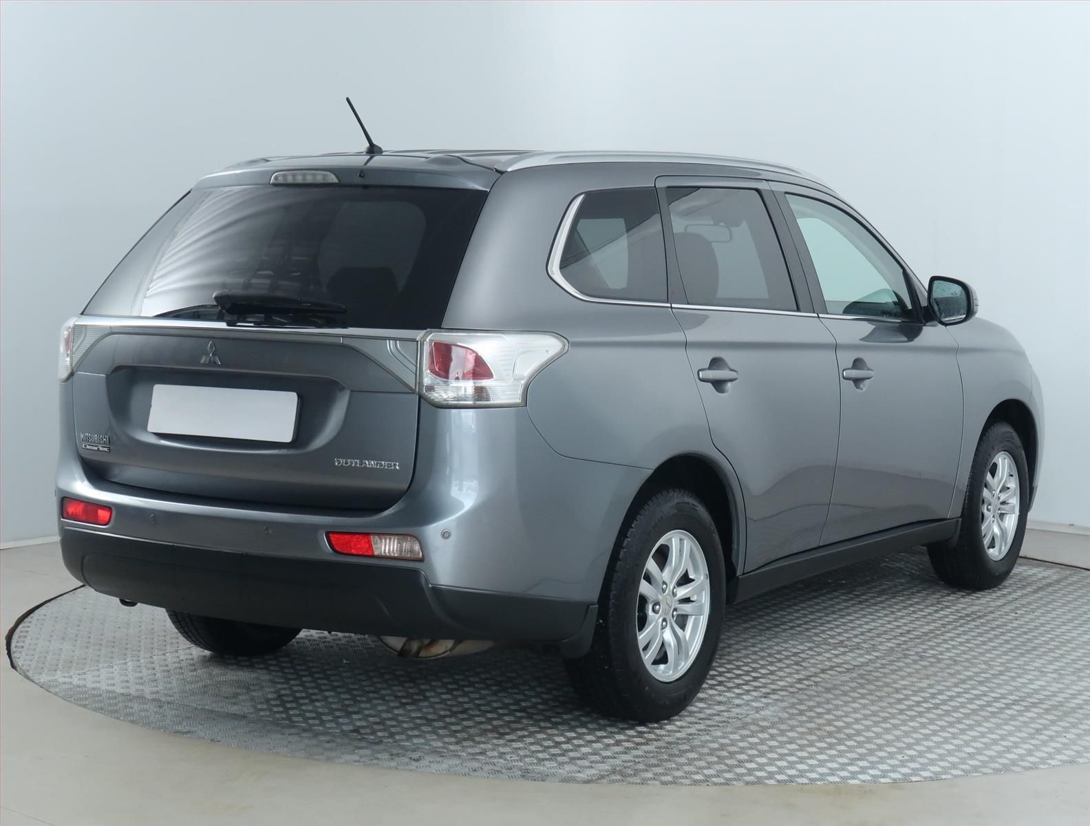 Mitsubishi Outlander, 2.0, ČR,1.maj, Serv.kniha - fotka 5