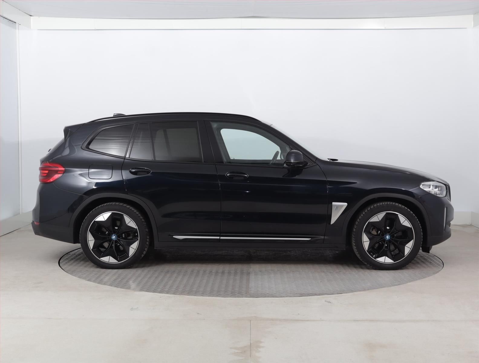 BMW iX3, 80 kWh, SoH 87% - fotka 6