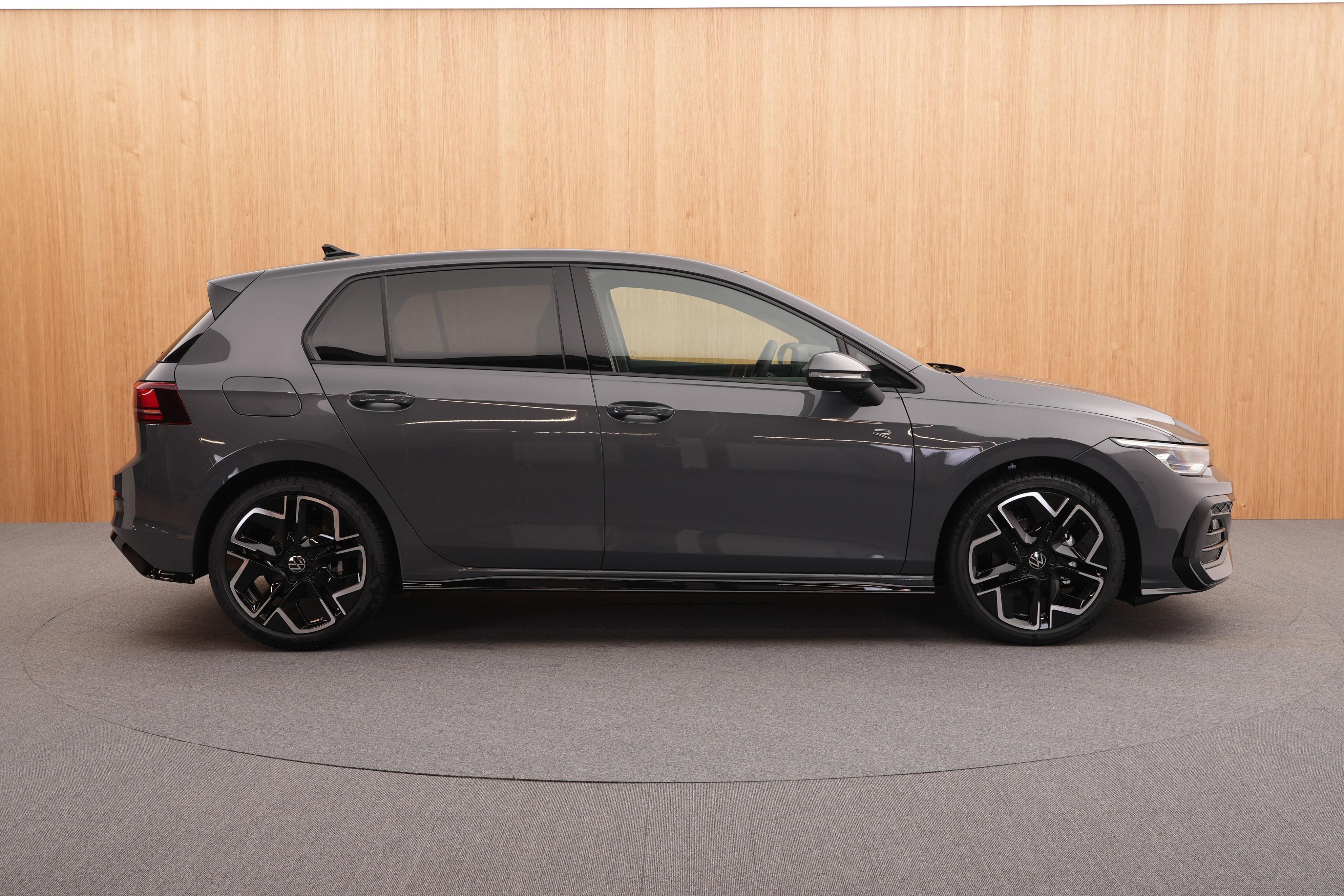 Volkswagen Golf, R-Line Limited 1.5 eTSI mHEV - fotka 5