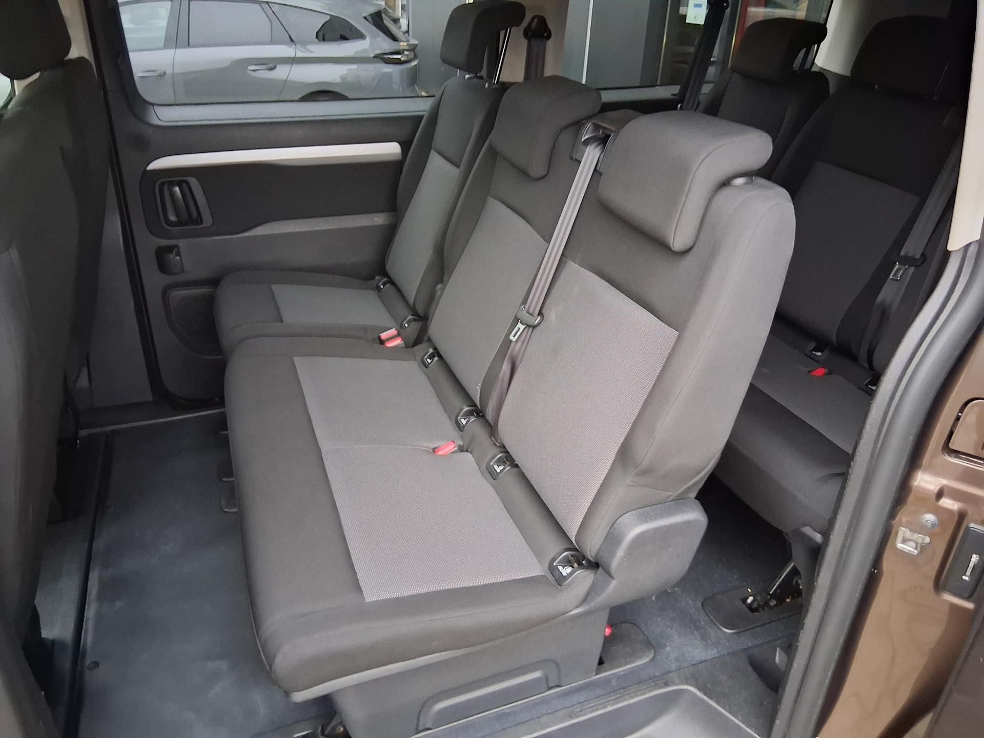 Toyota Proace Verso, SHUTTLE 2.0 D-4D 130kW 8 míst - fotka 5