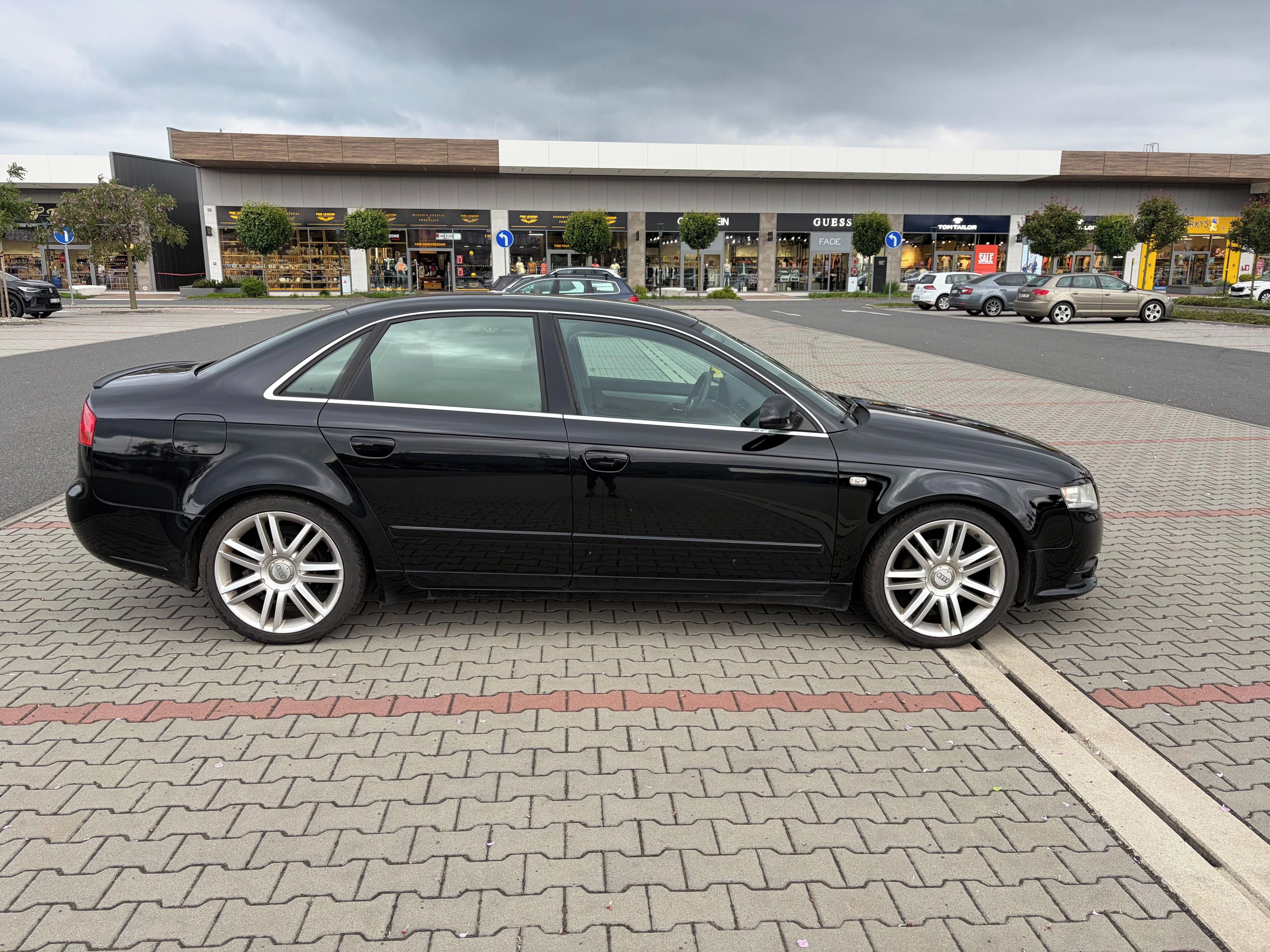 Audi A4, 1.6i 75kw klima - fotka 2