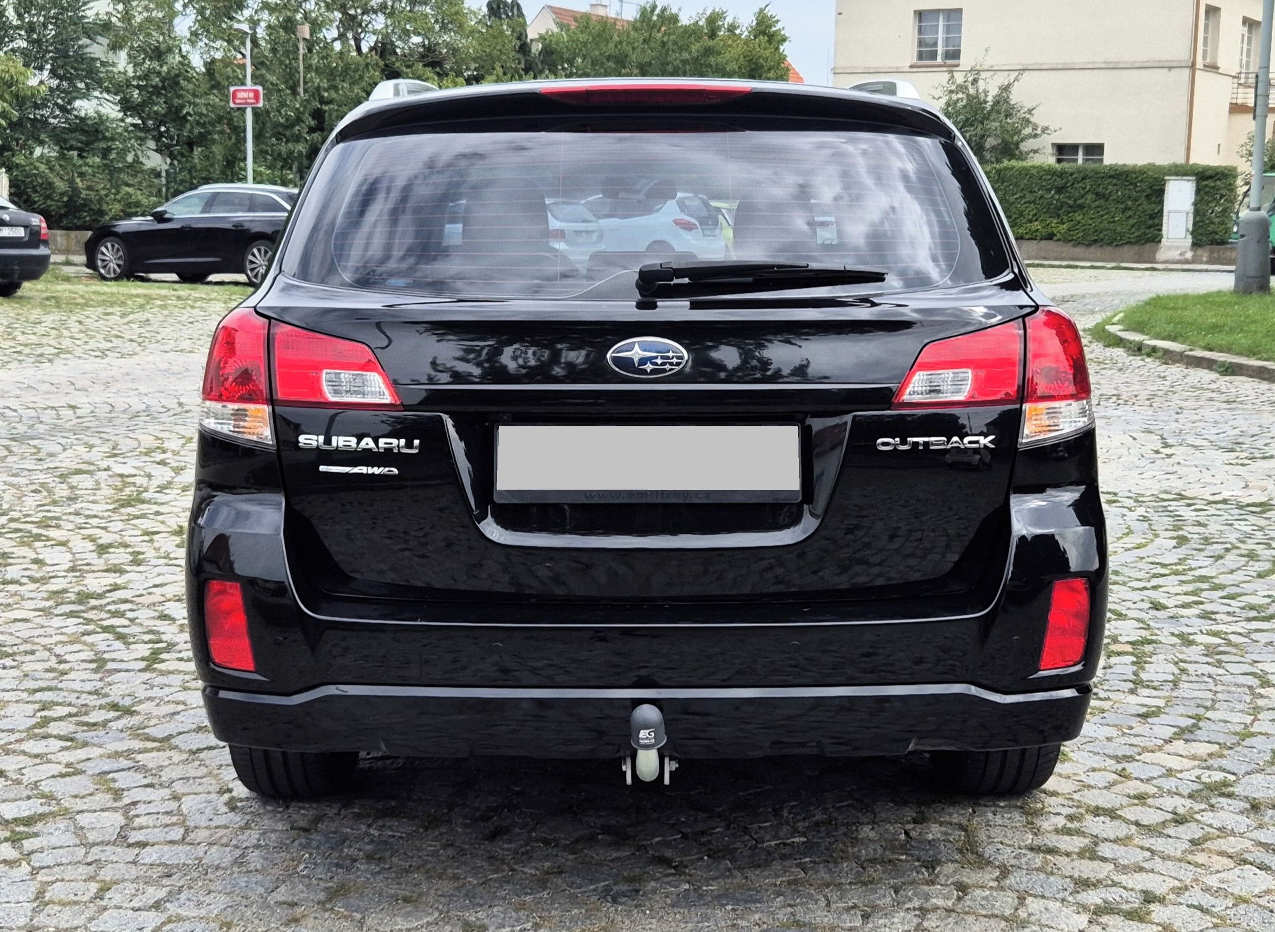 Subaru Outback, 2.5i 127 kW Executive ČR 2.maj - fotka 4