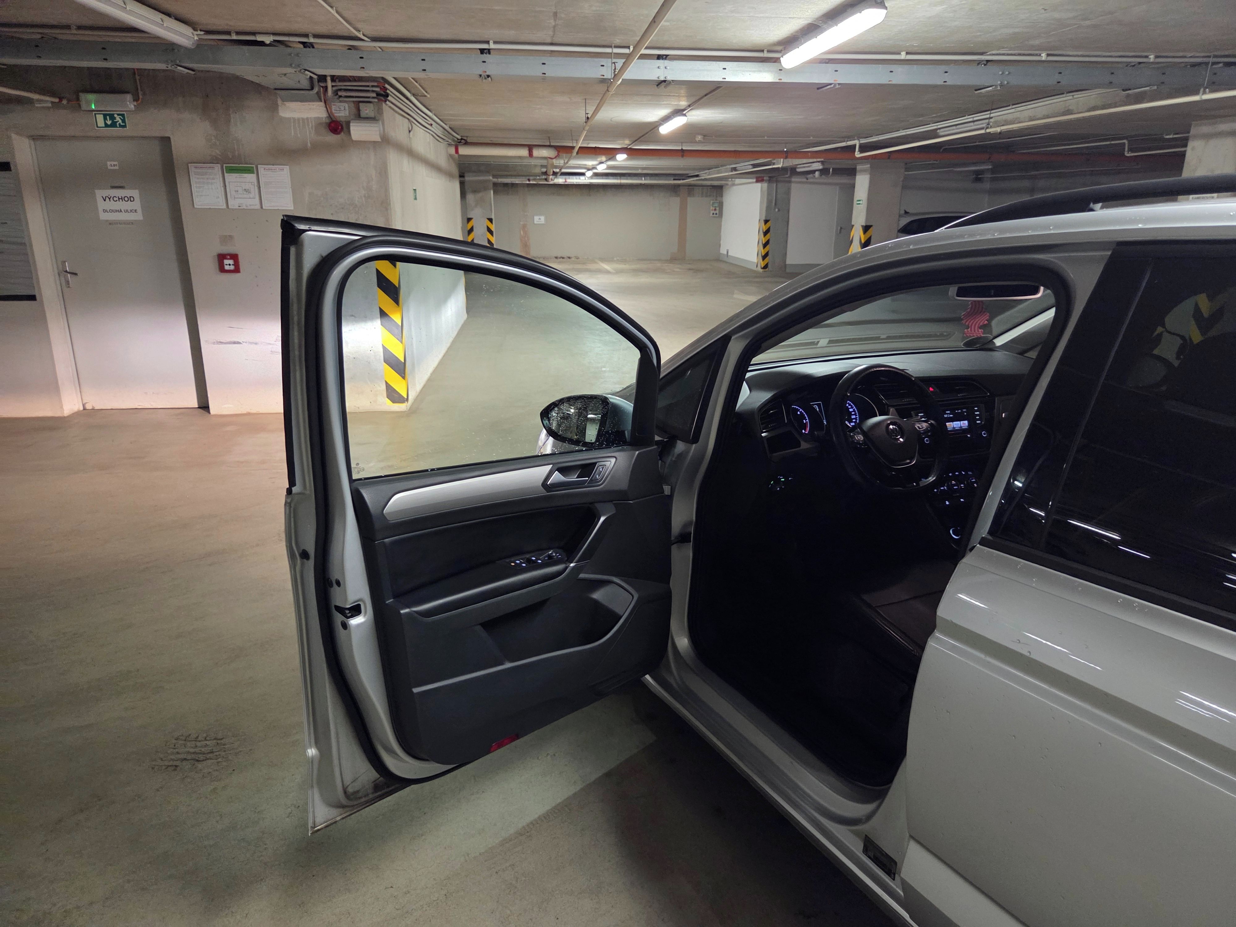 Volkswagen Touran - fotka 6