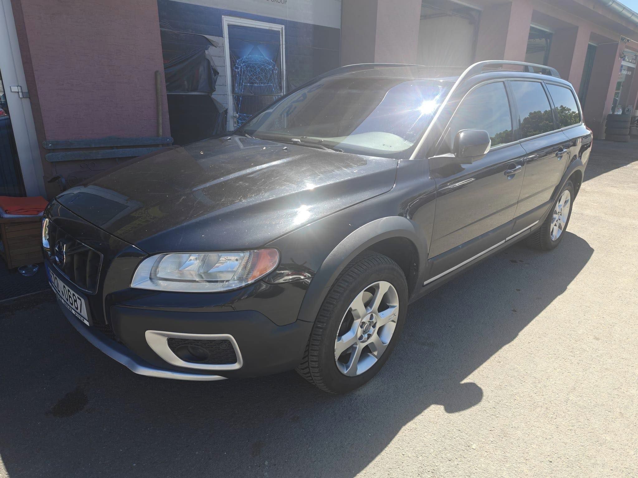 Volvo XC70, 2,4 D5 AWD - fotka 2