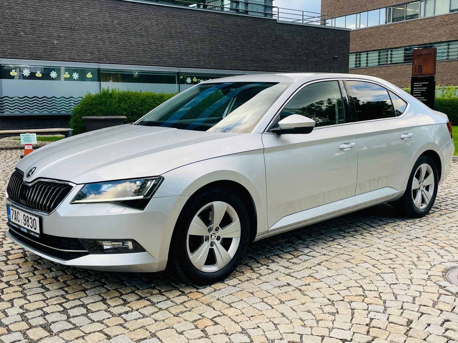 Škoda Superb, 2.0TDI AUTOMAT SENZORY LED - fotka 3