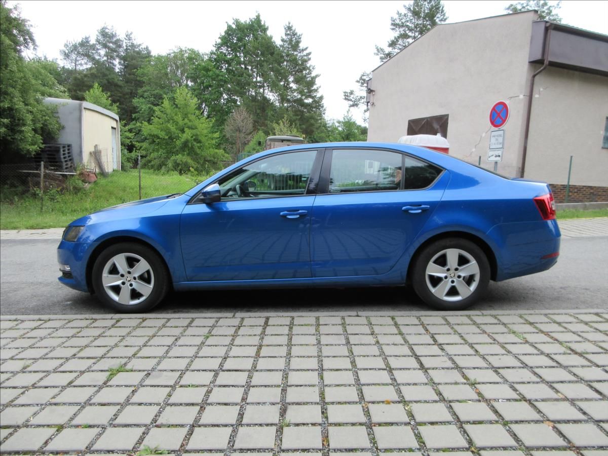 Škoda Octavia, 1,6 TDi 85 Kw, Dualklima, Pošk - fotka 6