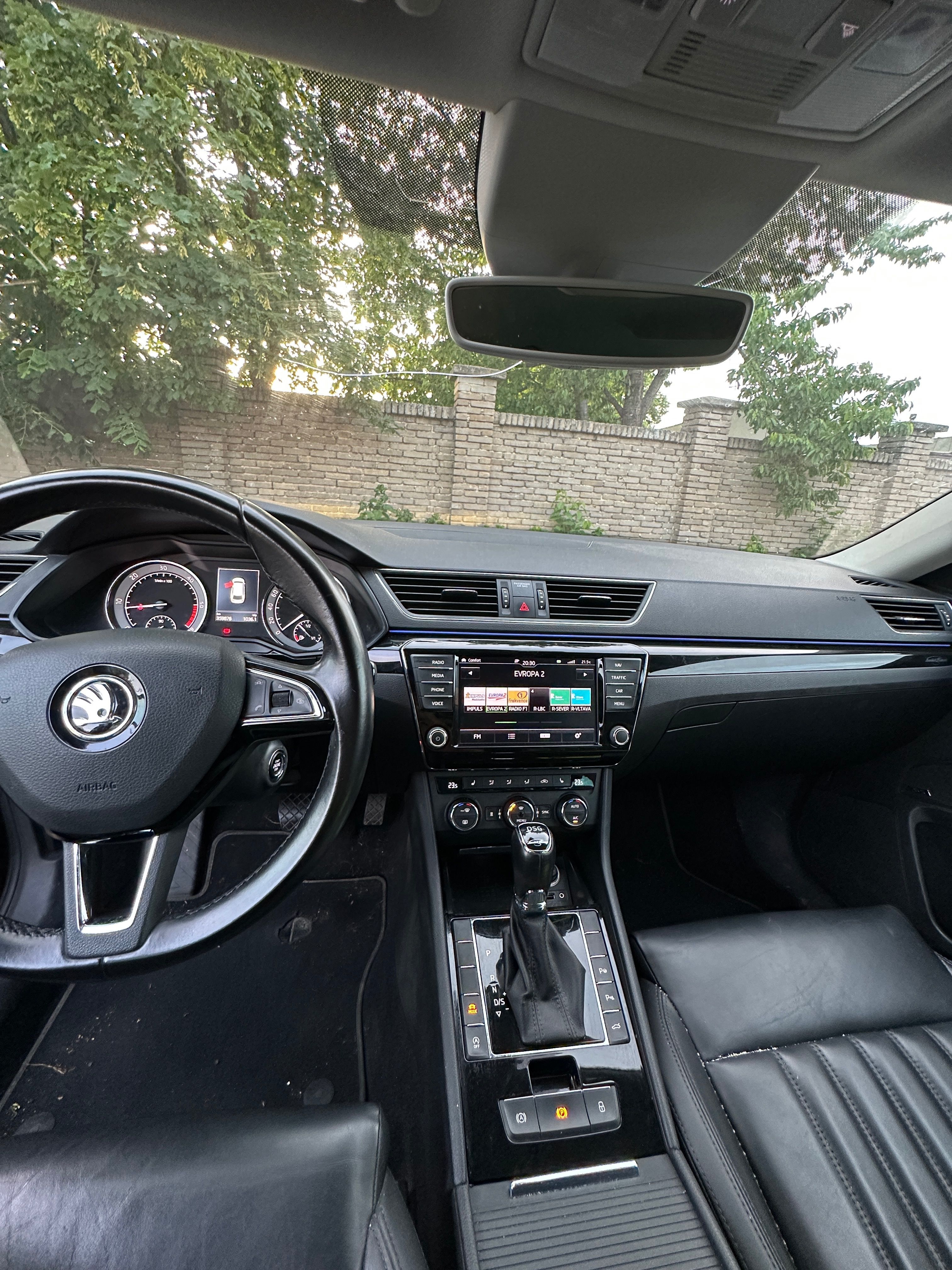 Škoda Superb, Škoda Superb Combi L&K 2.0 TDI - fotka 6