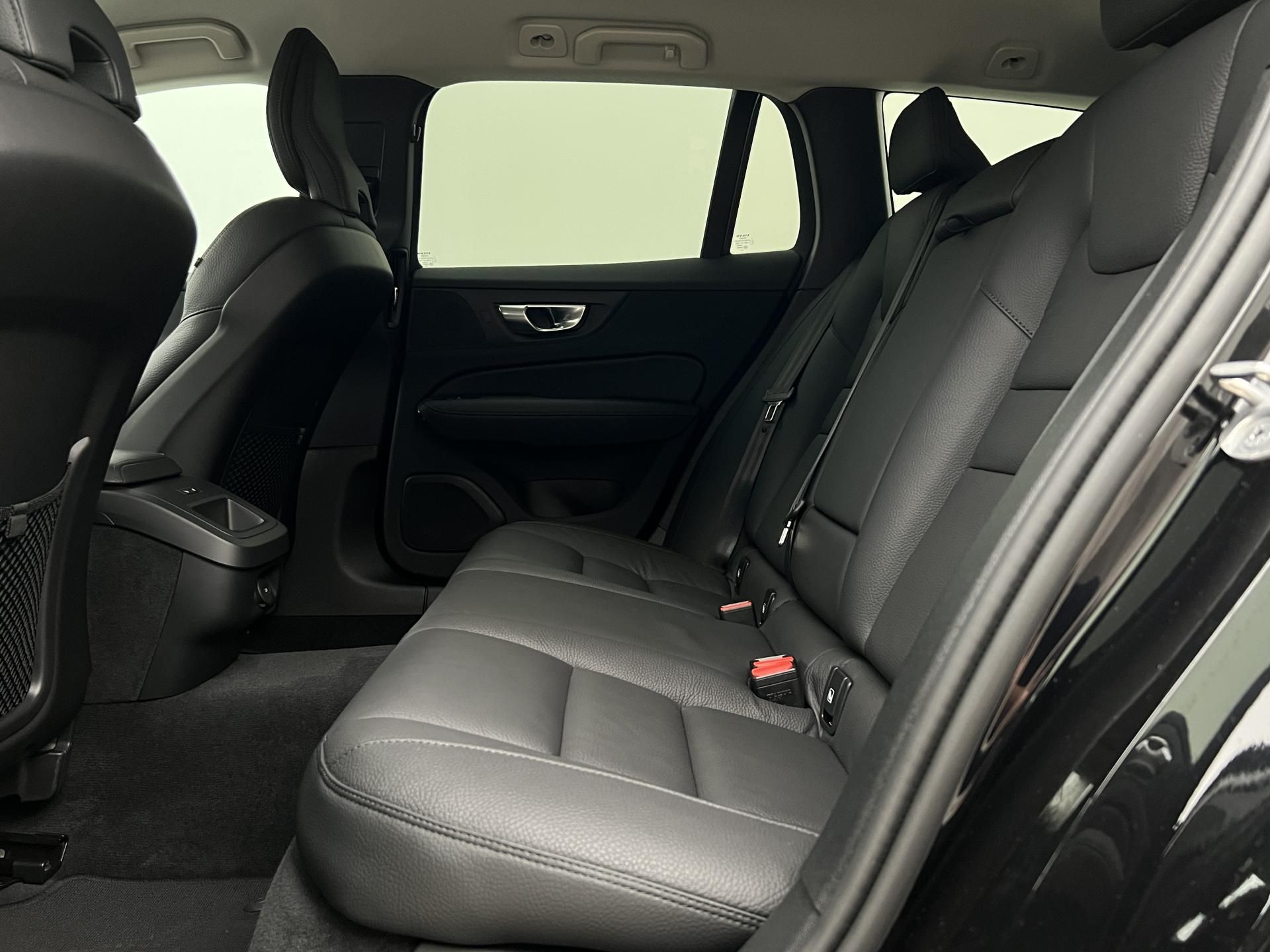 Volvo V60, B4 DARK PLUS - fotka 6