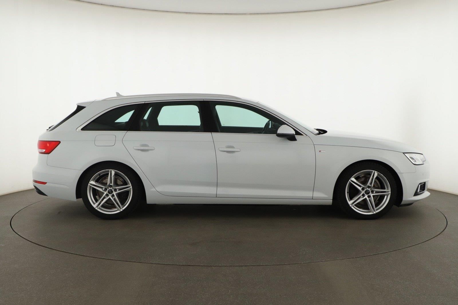 Audi A4, 2.0 TDI, S-Line, Automat, Kůže - fotka 6