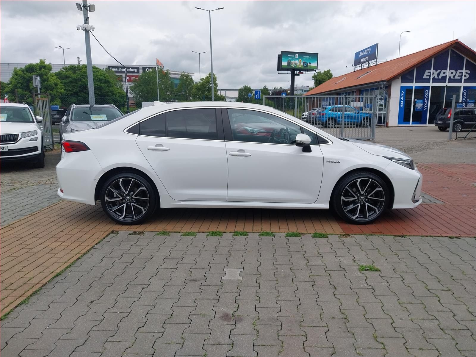 Toyota Corolla, 1.8 Hybrid, Automat, ČR,1.maj - fotka 6