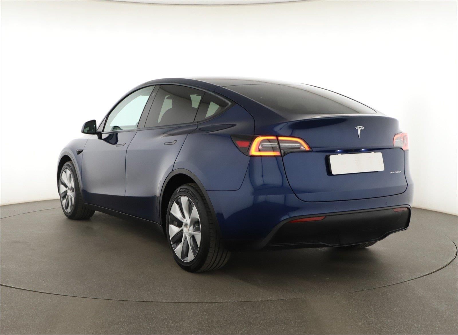 Tesla Model Y, Long Range AWD 75kWh, SoH 91% - fotka 4