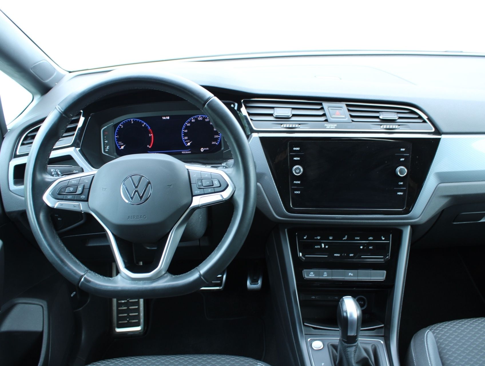 Volkswagen Touran, 2.0 TDI 110Kw DSG tažné LED - fotka 5