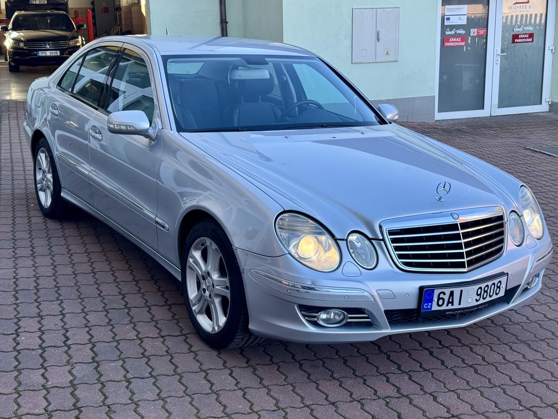 Mercedes-Benz Třídy E, 320CDI 4 MATIC, ČR, 1.maj - fotka 4