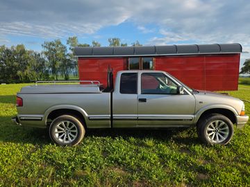 4x4 - 4.3 V6 4 speed